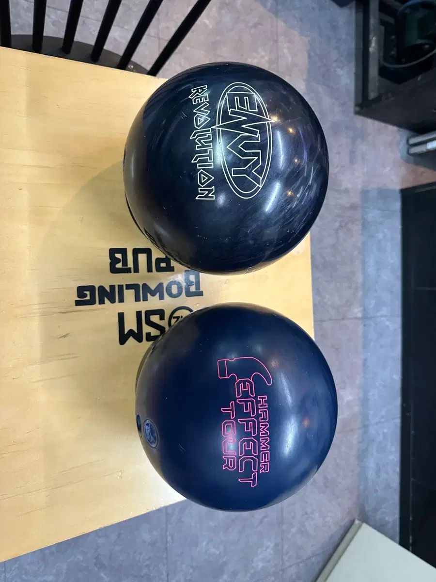 Supreme Storm Bowling Ball シュプリーム ボウリングボール (Supreme