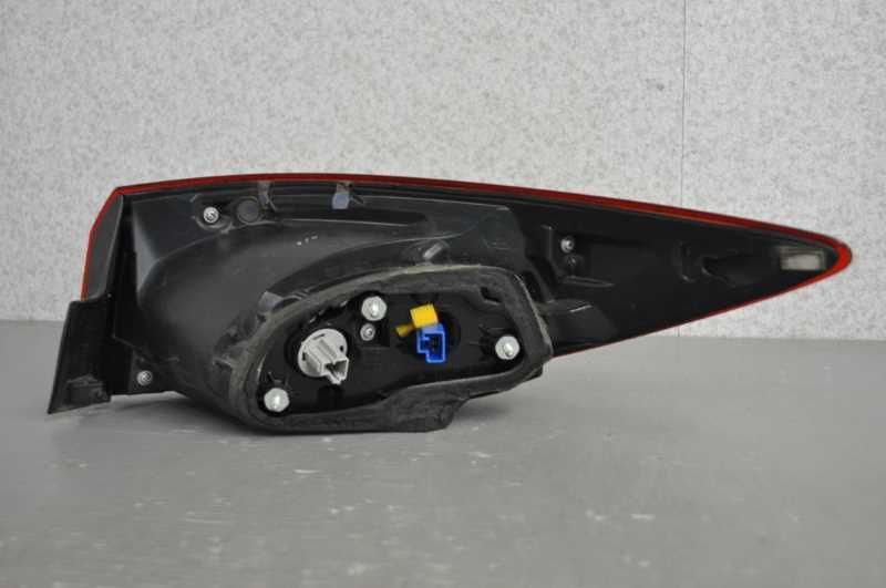 左 テールランプ テールライト (BM6FJ BM5FS) アクセラ セダン 教習車