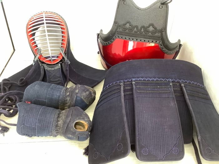 T14 剣道防具 剣道防具 面 胴 小手 剣道 防具 現状品 詳細不明 名入り