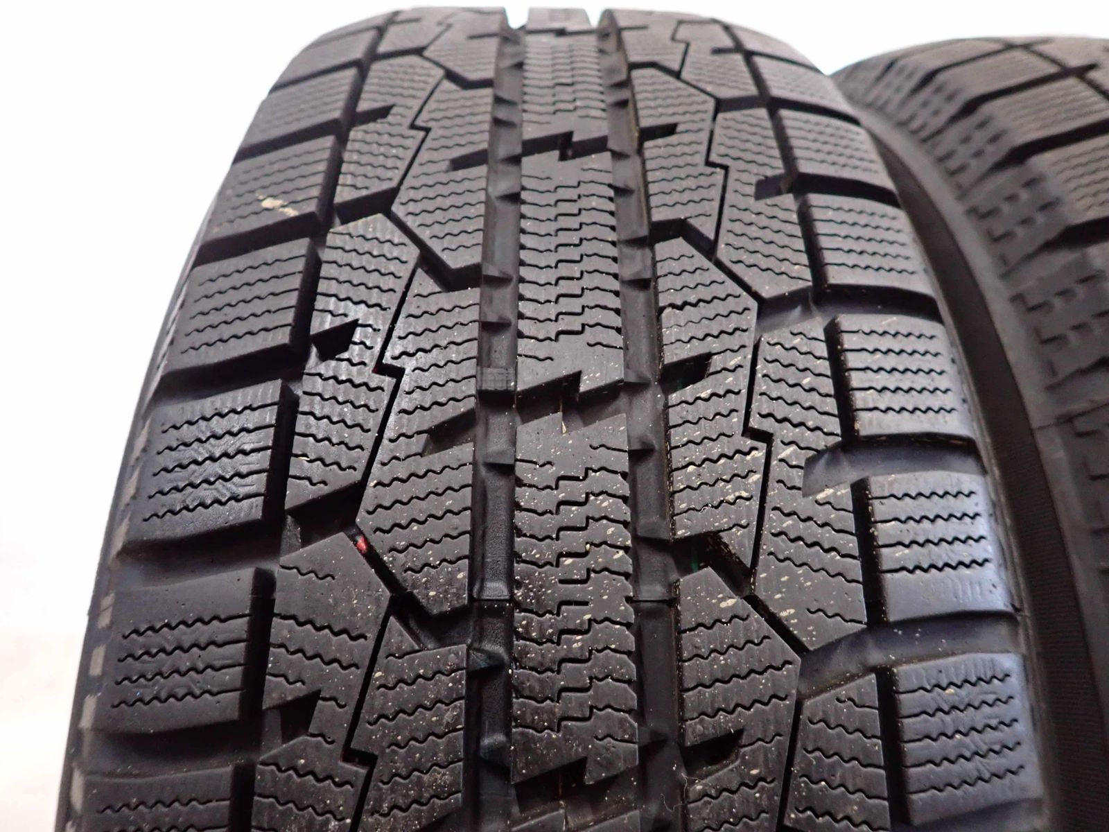 冬4本価格 会社宛 送料無料 185/60R15 84Q トーヨー オブザーブ GIZ2