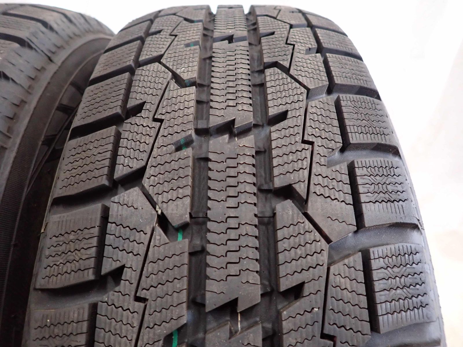 冬4本価格 会社宛 送料無料 185/60R15 84Q トーヨー オブザーブ GIZ2