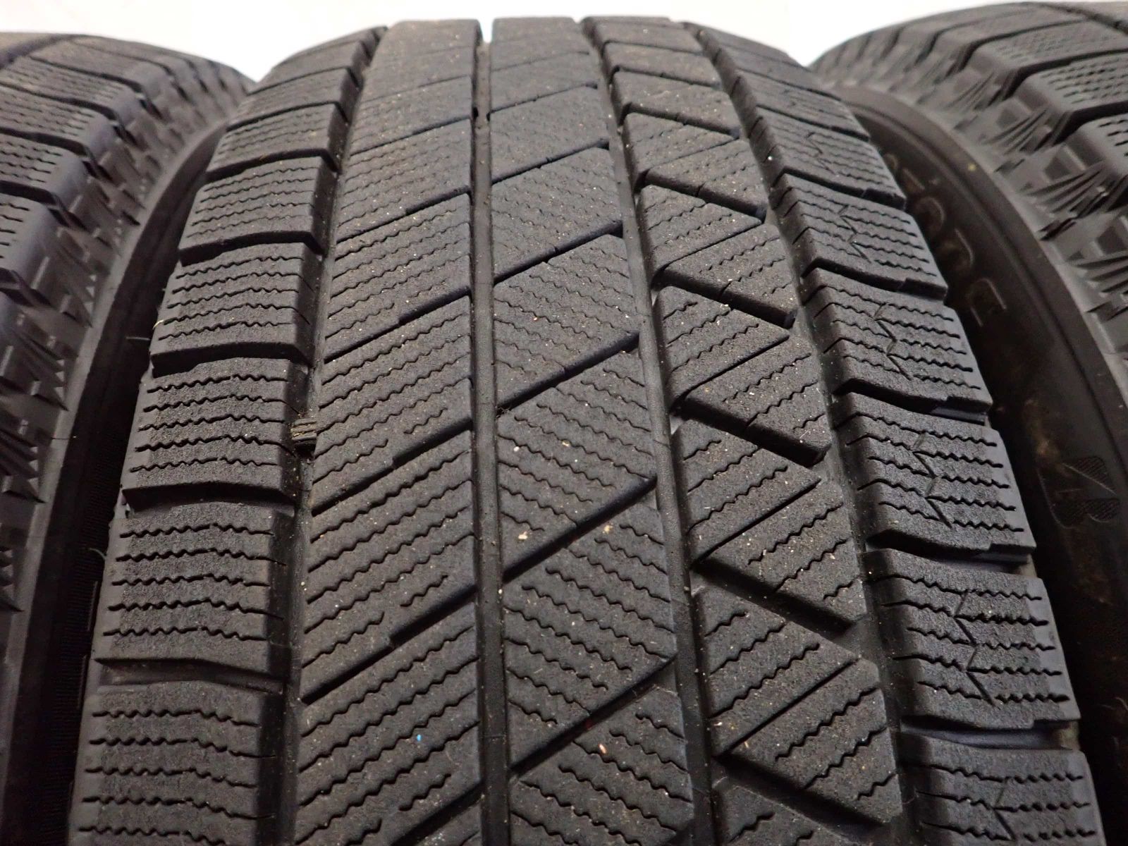 バリ溝!!195/65R15 ブリヂストン　VRX ノア ヴォクシー セレナ 冬4本 会社宛 送料無料 195/65R15 91Q ブリヂストン ブリザック VRX3