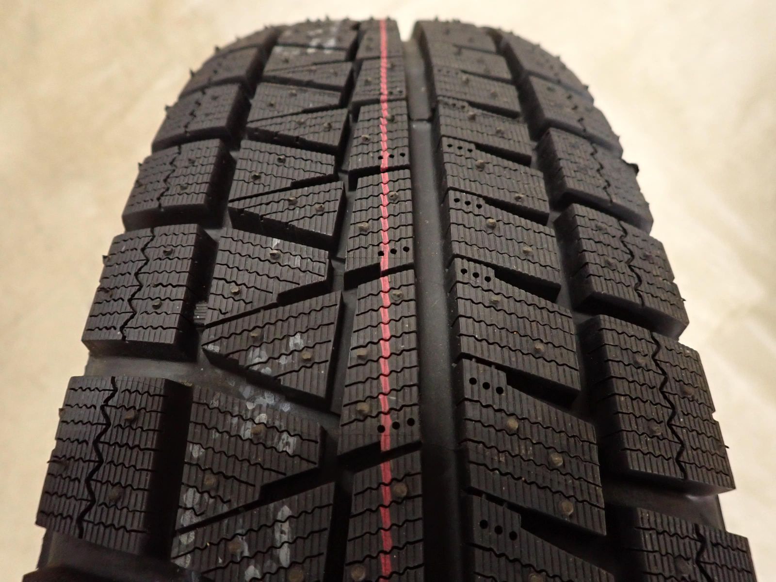 冬新品2021年製 4本 会社宛 送料無料 175/70R14 84Q ブリヂストン