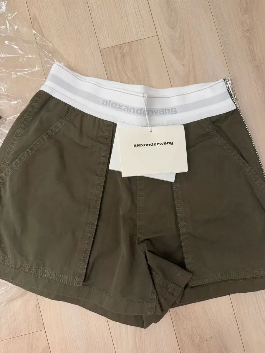 Alexander Wang カーゴ ショーツ カーキ COLOR 35,859円