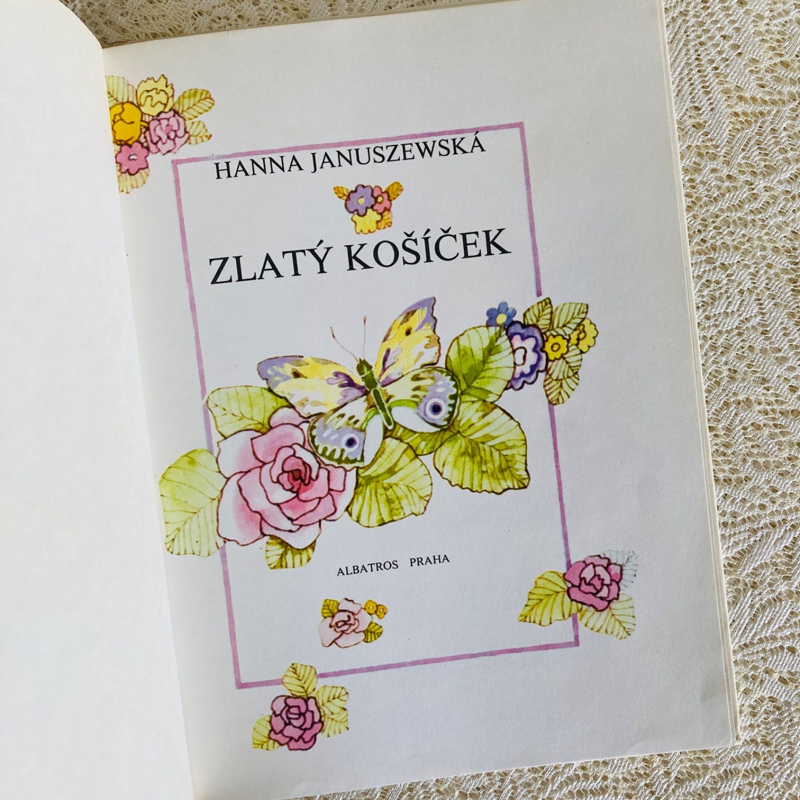 No.373希少 アンティーク洋書 古書 ル・メール 絵本 児童書　童謡 チェコ語のヴィンテージ絵本 Zlatý košíček ポーランドのおとぎ話 洋書