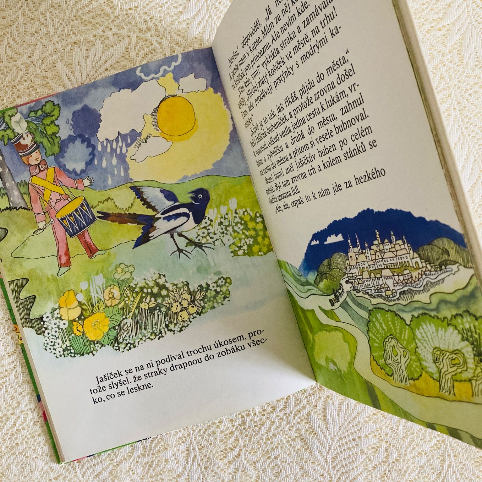チェコ語のヴィンテージ絵本 Zlatý košíček ポーランドのおとぎ話 洋書
