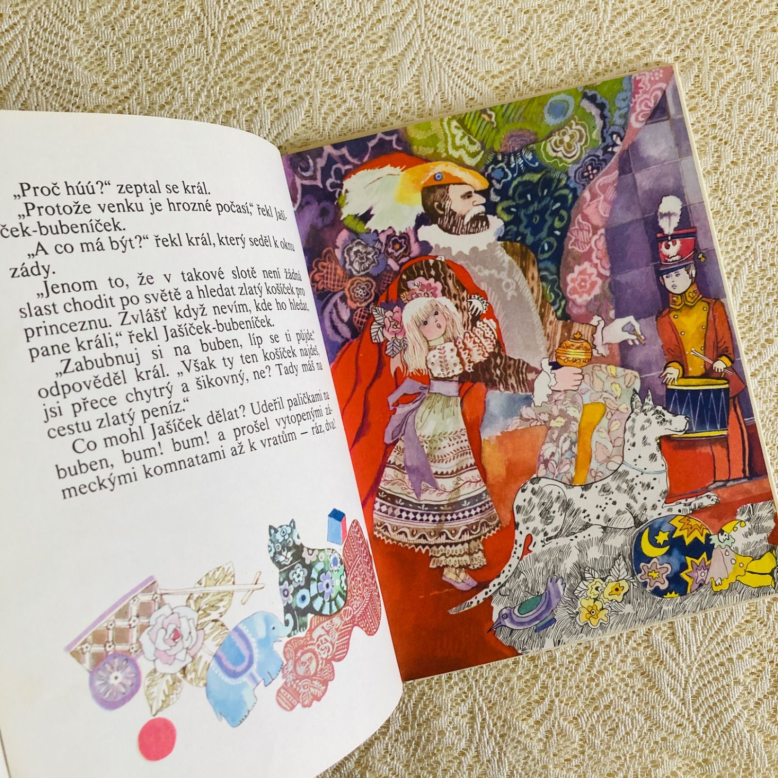 チェコ語のヴィンテージ絵本 Zlatý košíček ポーランドのおとぎ話 洋書