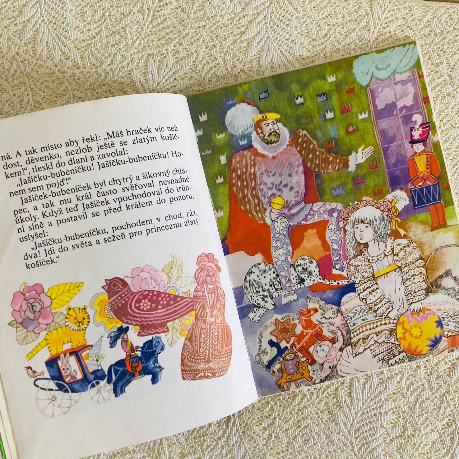 チェコ語のヴィンテージ絵本 Zlatý košíček ポーランドのおとぎ話 洋書