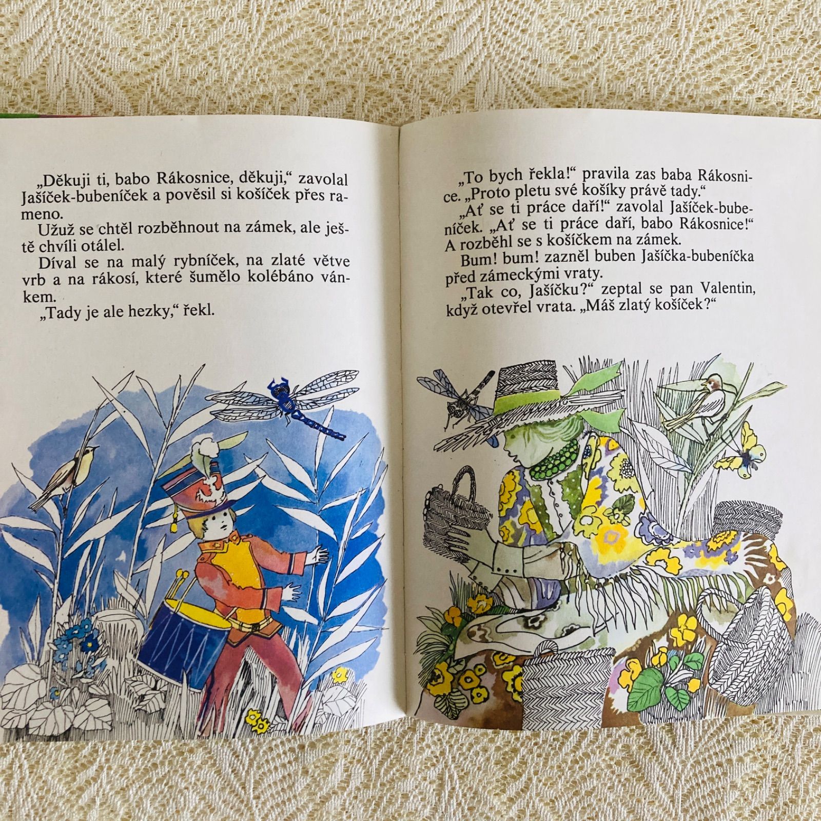チェコ語のヴィンテージ絵本 Zlatý košíček ポーランドのおとぎ話 洋書