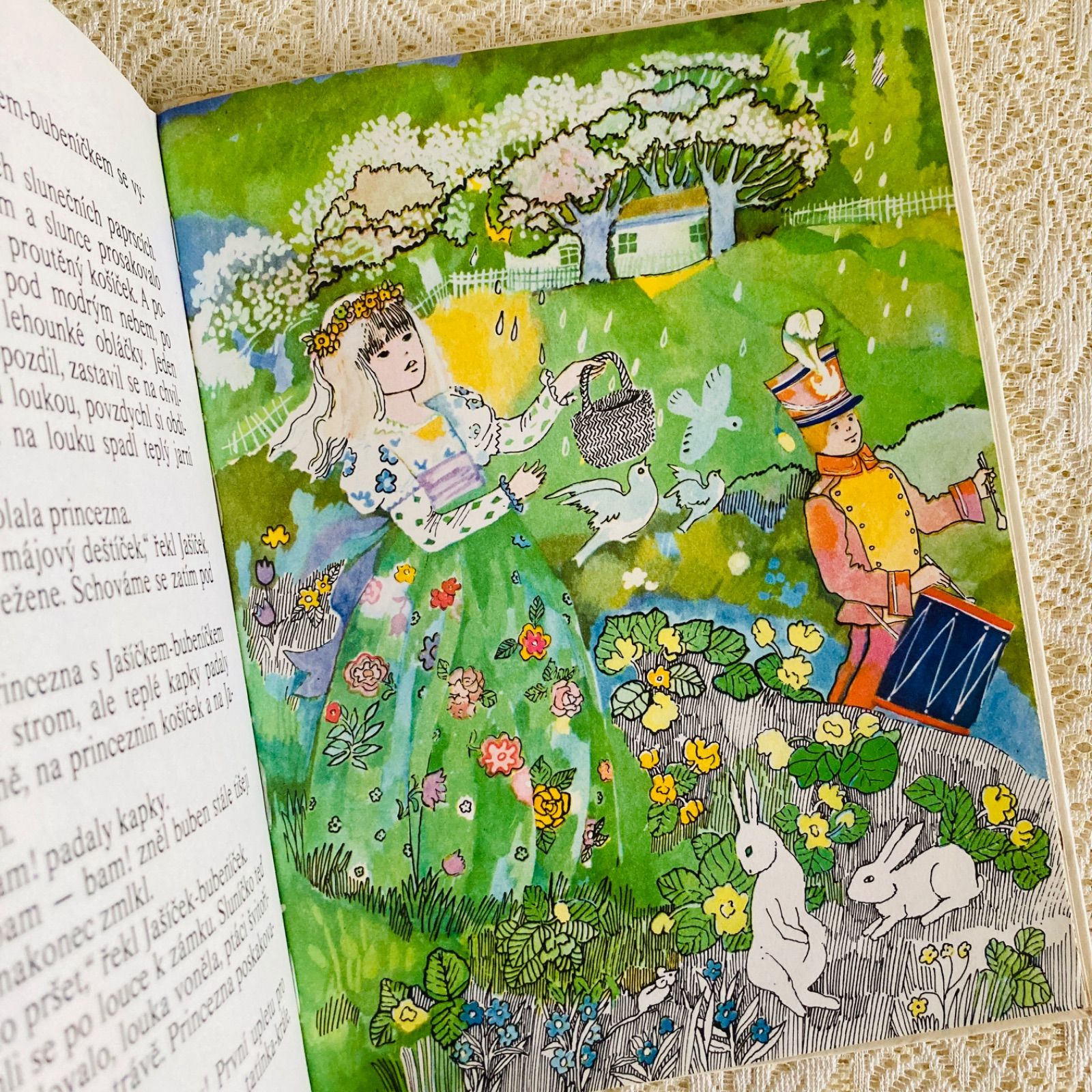 チェコ語のヴィンテージ絵本 Zlatý košíček ポーランドのおとぎ話 洋書