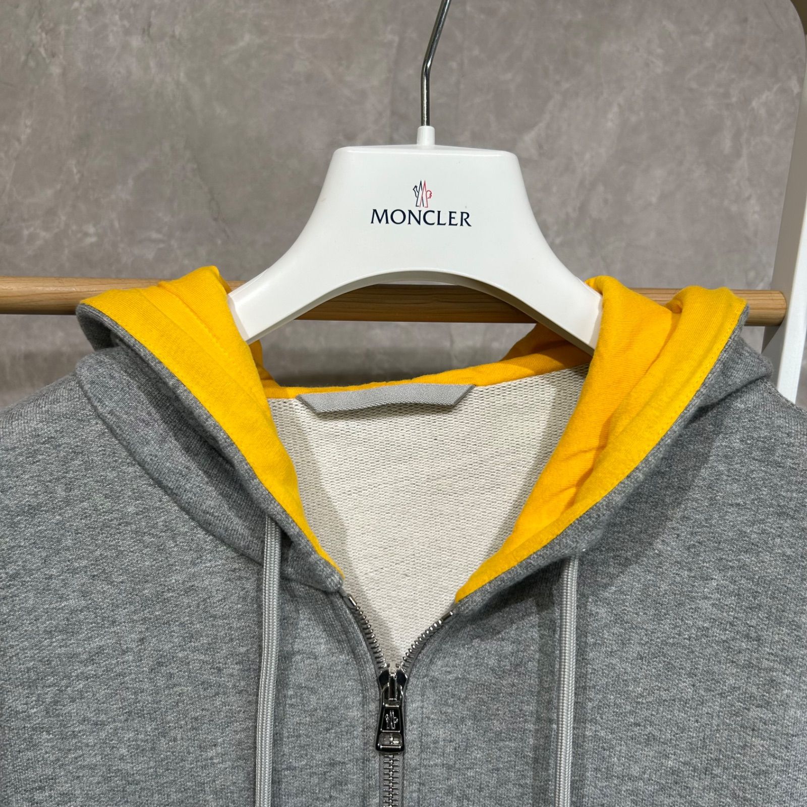 MONCLER モンクレールスウェットジップアップパーカーグレーL - メルカリ
