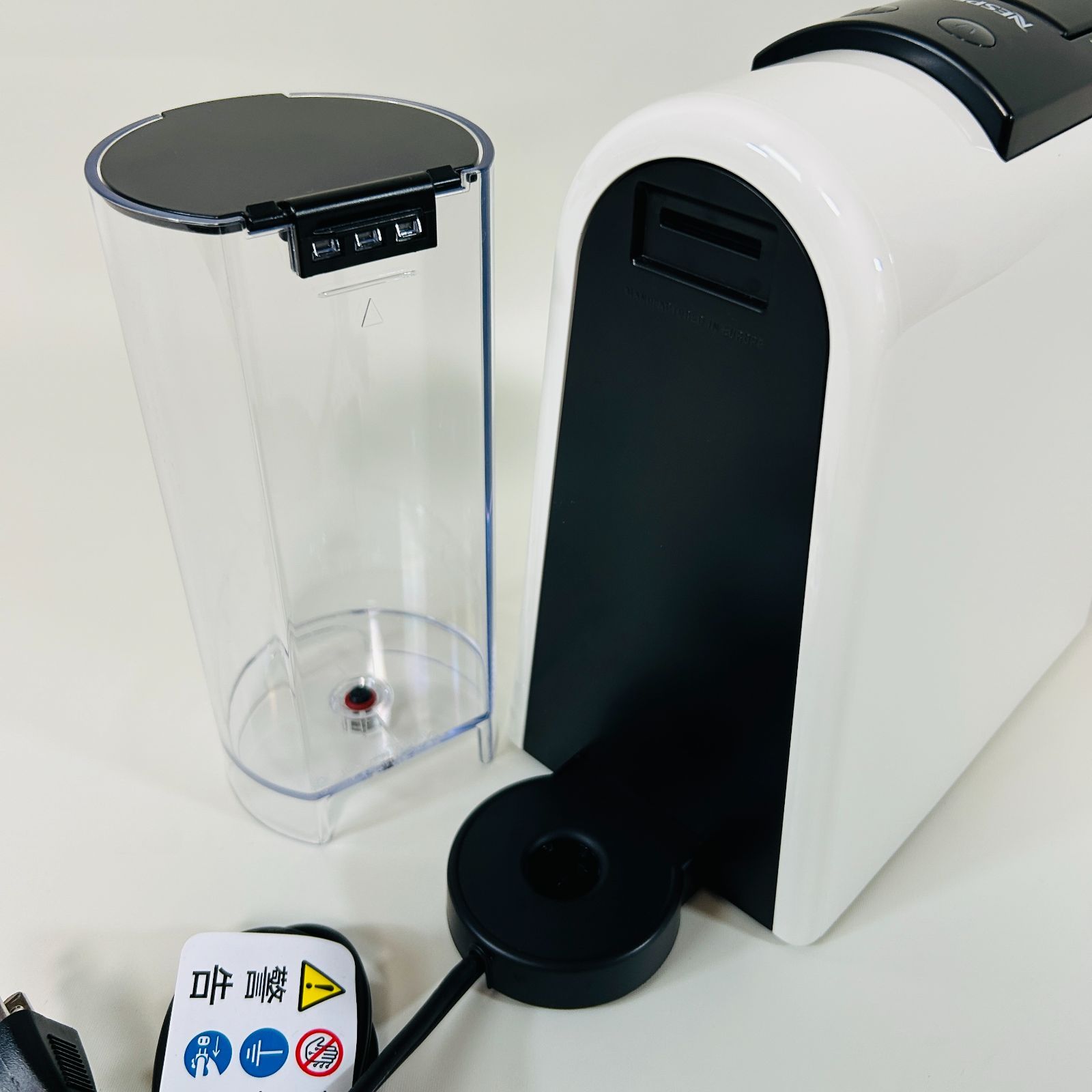 美品】【2025年製】ネスプレッソ エッセンサミニ D30-WH カプセル式