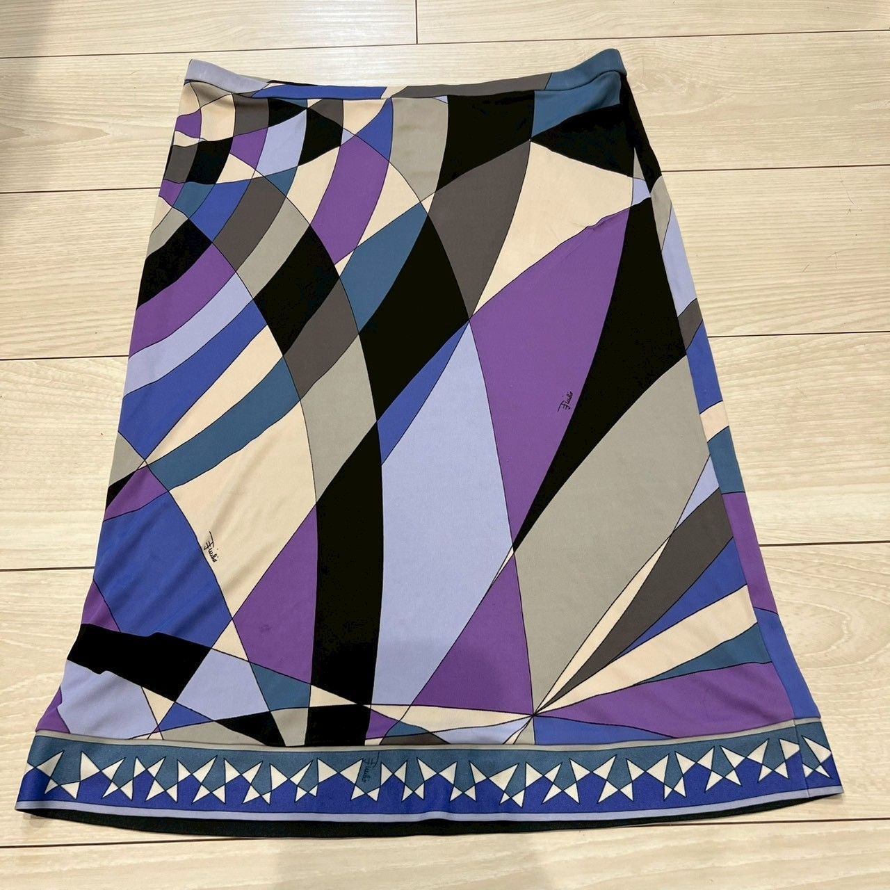 EMILIO PUCCI 総柄 エミリオプッチ イタリア製　巻スカート 美品】EMILIO PUCCI エミリオプッチ スカート 総柄 イタリア製 サイズ