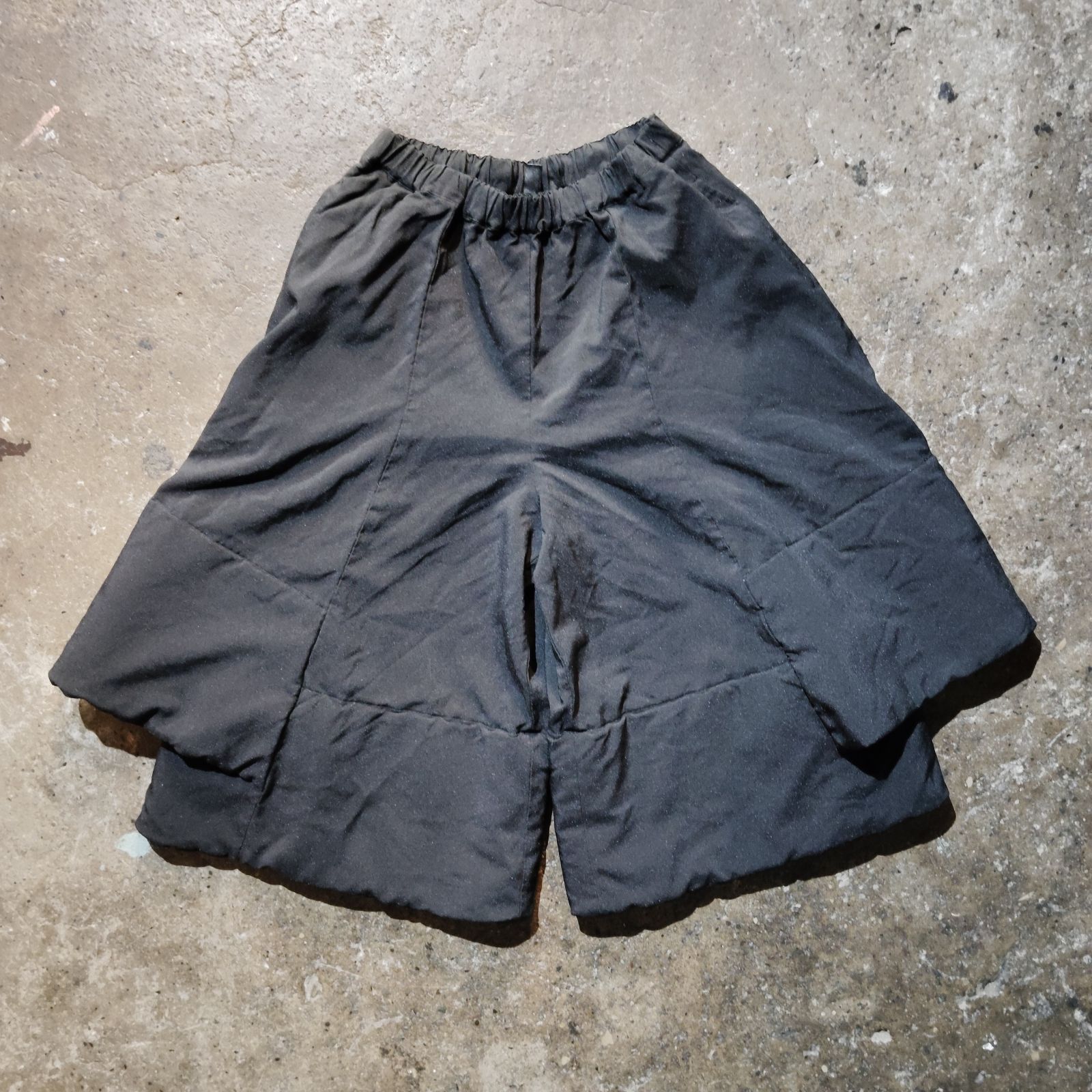 2018年コムコム　ボリュームワイドパンツ　コムデギャルソン COMME des GARCONS COMME des GARCONS 18ss ポリ縮ボリュームパンツ