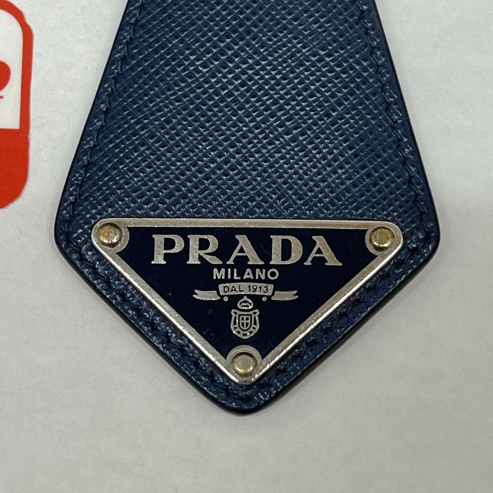 06w12757 PRADA サフィアーノ トライアングルロゴプレート キーリング