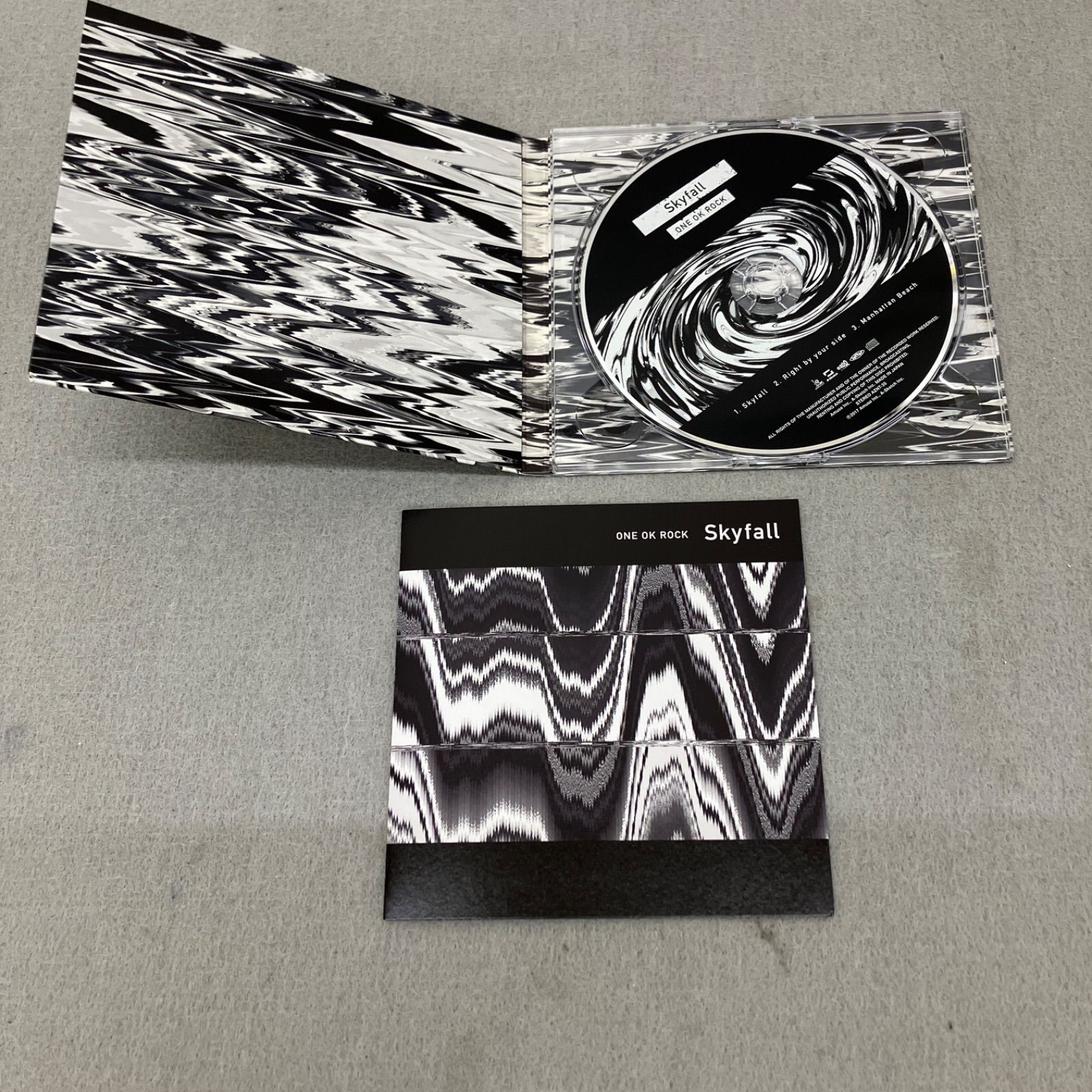 ONE OK ROCK Skyfall CD会場限定盤 PC7004U f052 - メルカリ