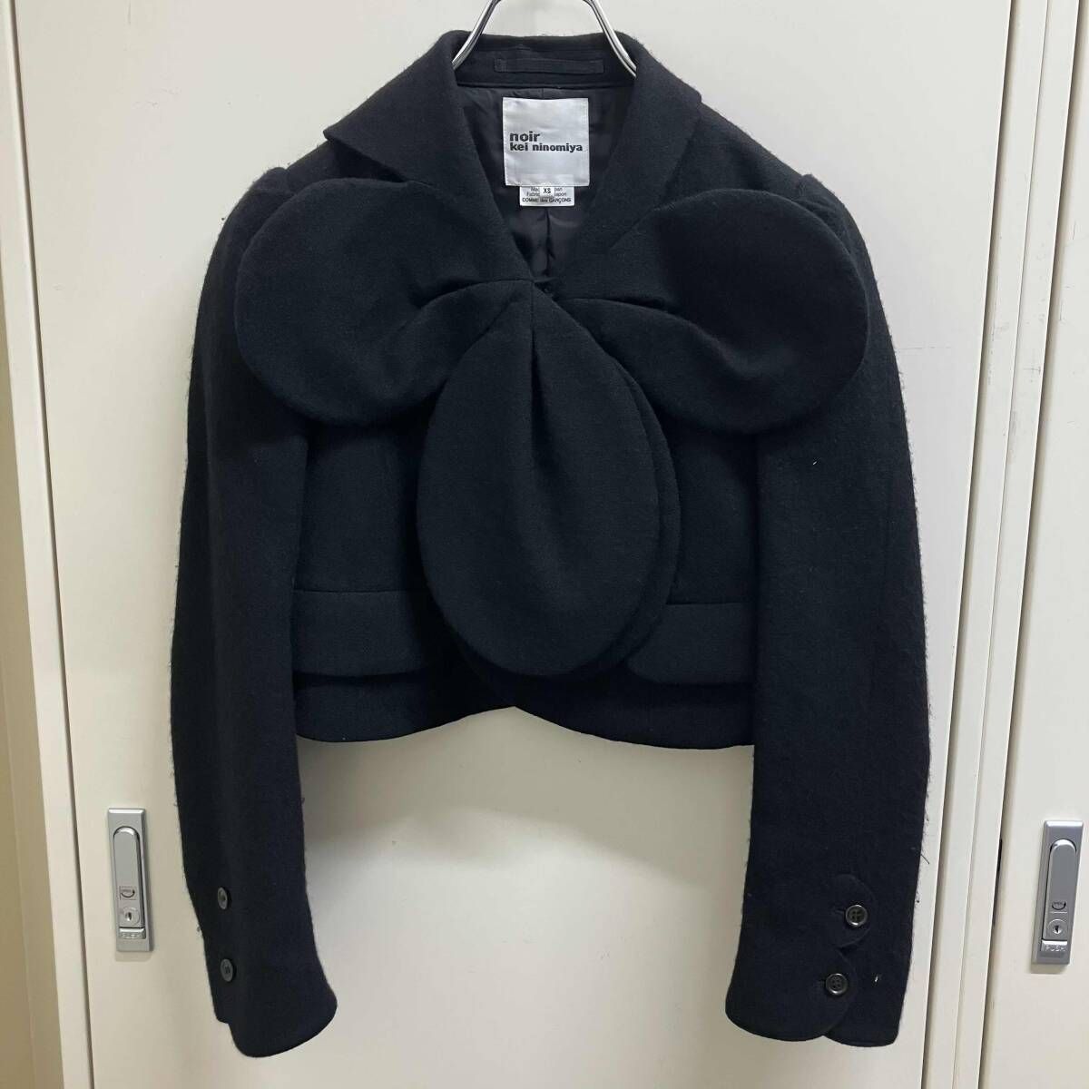 【美品】noir kei ninomiya 25FW オフショルダージャケット 25AW noir kei ninomiya その他ジャケッ ト フラワー クロップド
