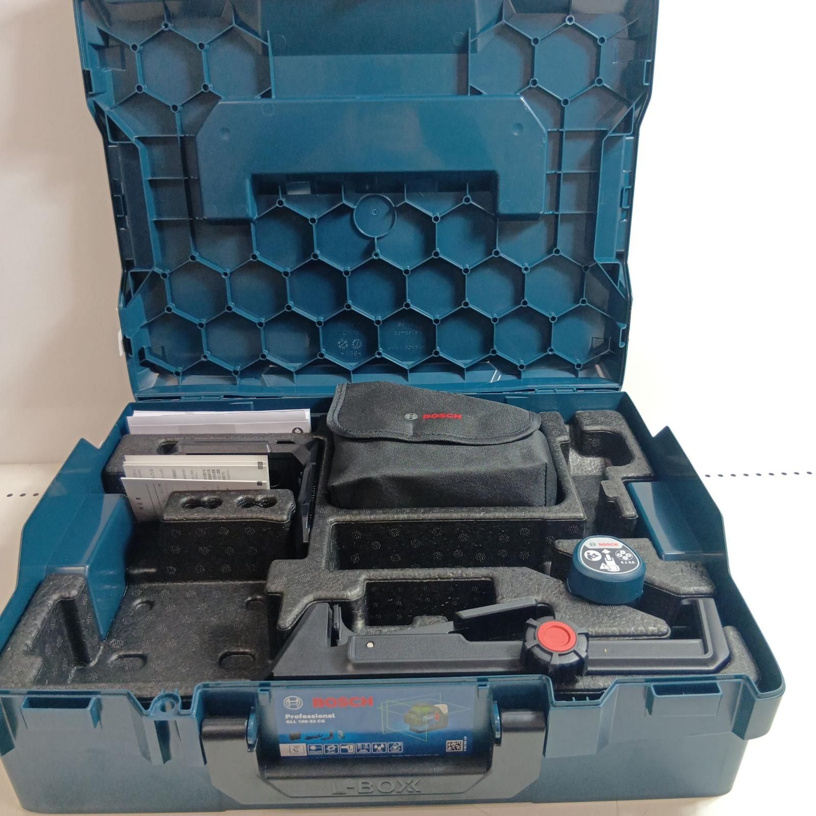 BOSCH ボッシュ 充電式レーザー墨出し器 ケース付 ※バッテリー、充電器無し GLL100-33CG ブラック×ブルー 29,887円
