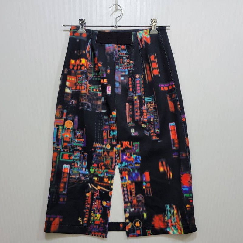 中古品】 VIVIENNE TAM ヴィヴィアンタム 13275922 HONG KONG NEON