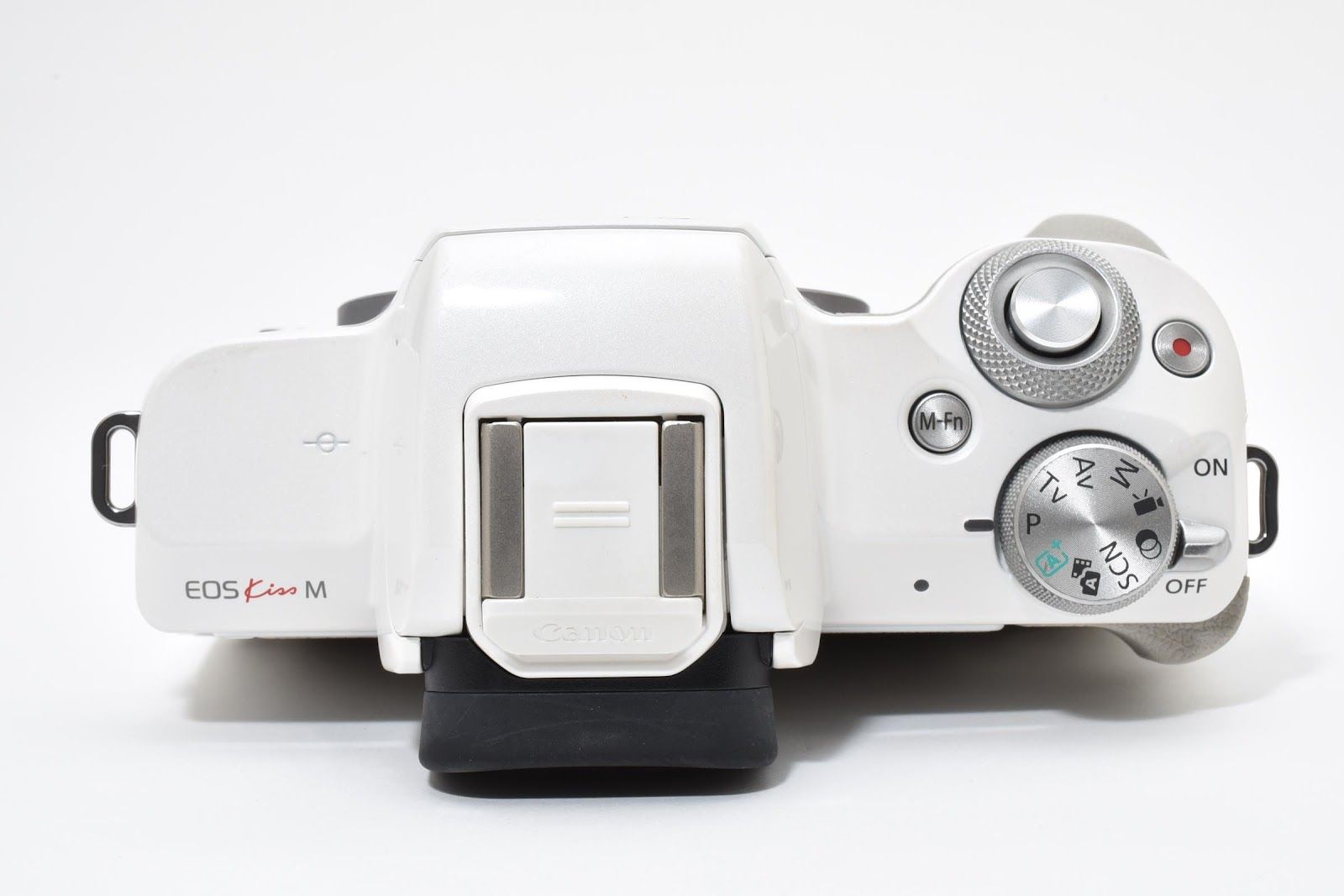 ☆美品☆ キャノン CANON EOS KISS M ボディ ホワイト ミラーレス一眼