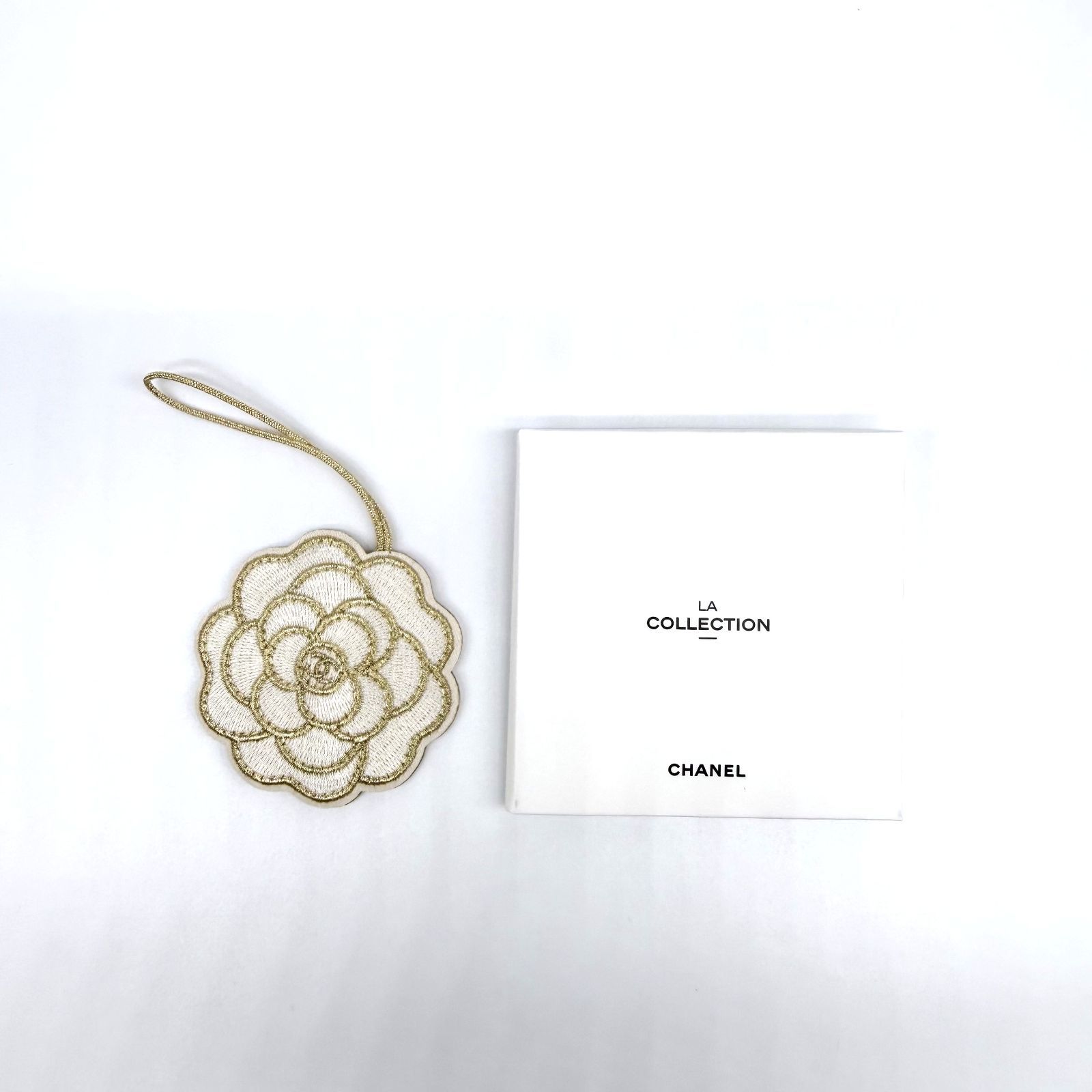 シャネル カメリア ストラップ 05P 刻印あり Chanel シャネル カメリア刺繍 チャーム ストラップ付き 新品未使用 P