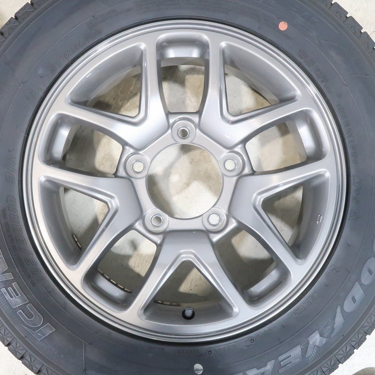 【美品】ジムニー JB64W 純正ホイール スタッドレスタイヤ 手渡し可 4本 スズキ JB64W ジムニー 純正 16インチ ホイール 5.5J +22 5H