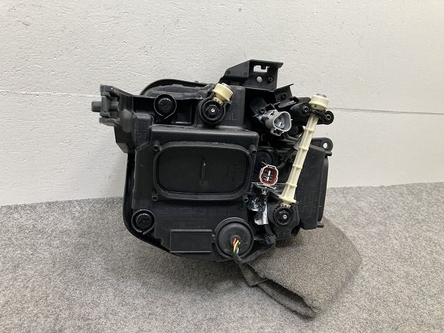フロンクス WDB3S 純正 左 ヘッドライト/ランプ LED LH AL Automotive