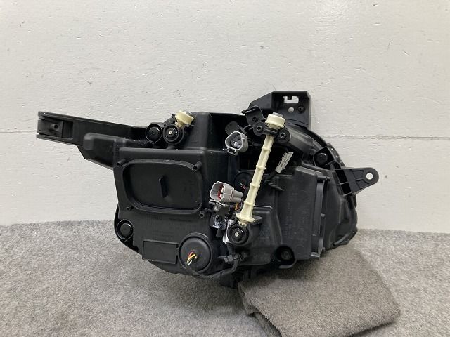 フロンクス WDB3S 純正 左 ヘッドライト/ランプ LED LH AL Automotive