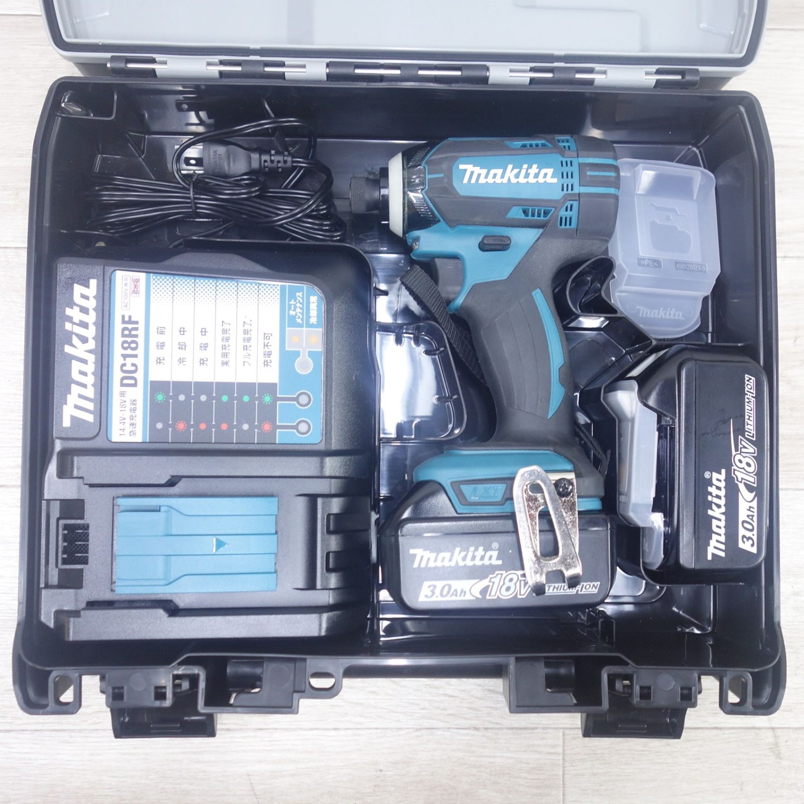 送料無料] 美品！バッテリー2個◇マキタ 充電式 インパクトドライバ 