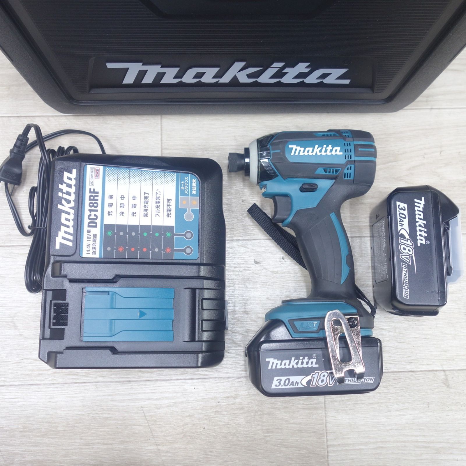 送料無料] 美品！バッテリー2個◇マキタ 充電式 インパクトドライバ 