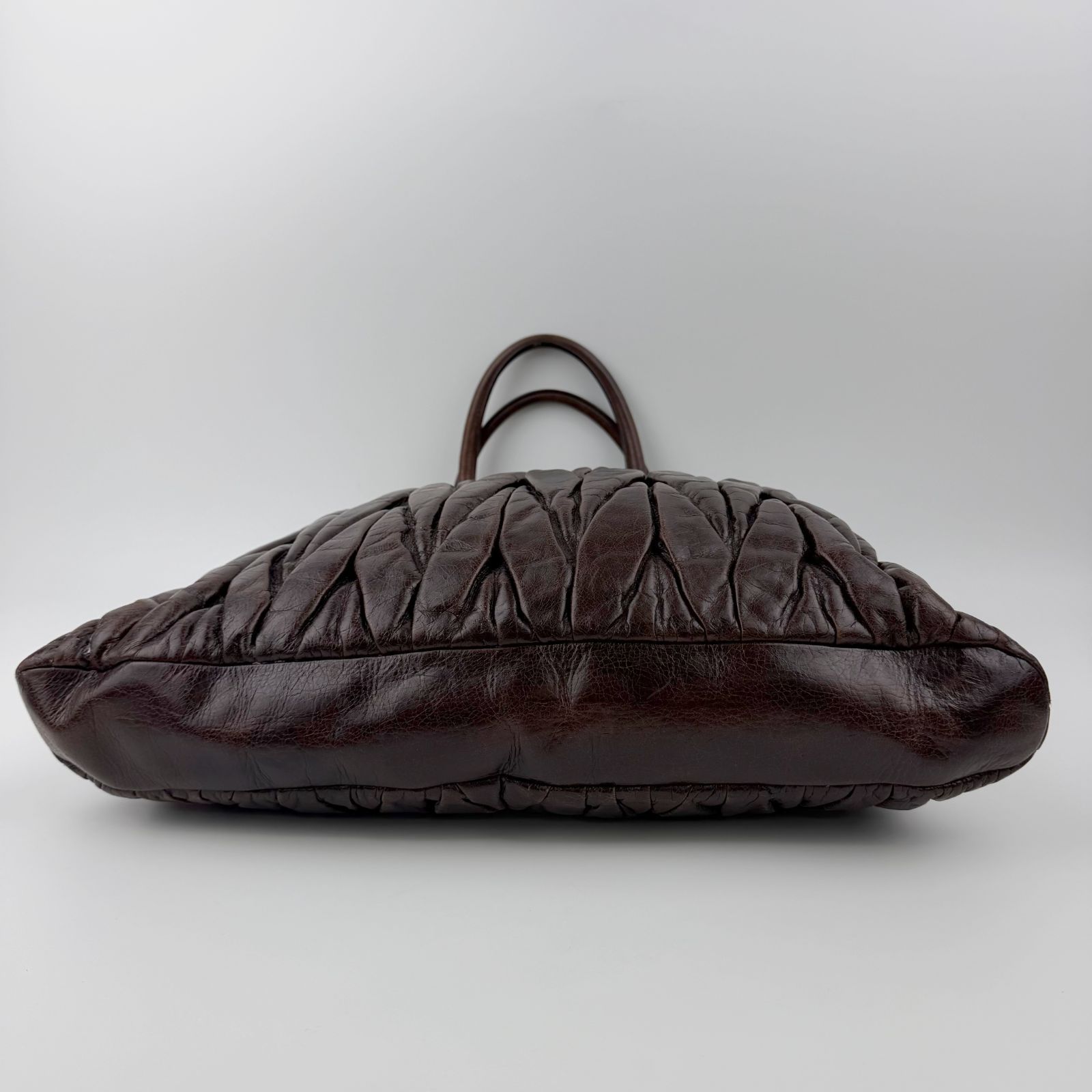 miu miu マテラッセ　ギャザークラッチ、ショルダー2wayバッグ ベージュ 中古】MIU MIU ミュウミュウ マテラッセ ギャザー 2WAYショルダー