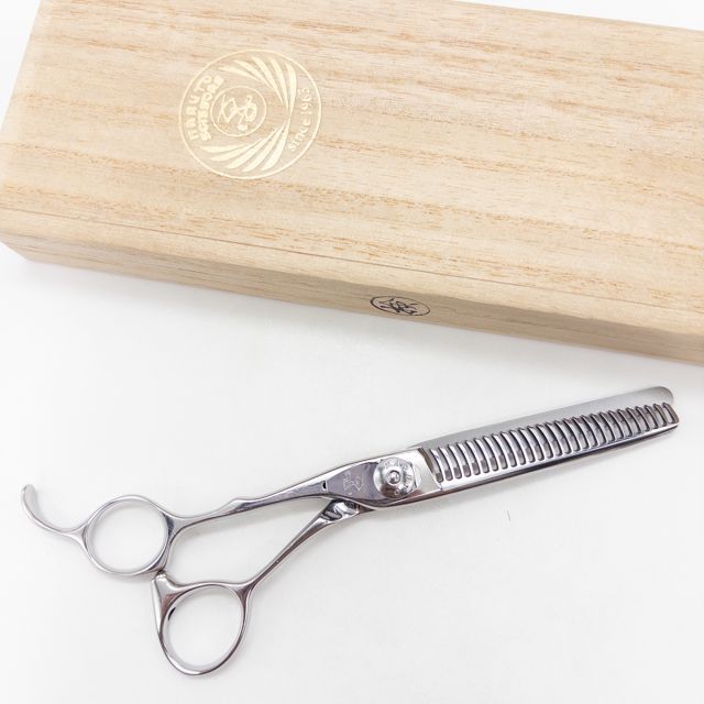 【ナルトシザーズ ナルトシザーNARUTO SCISSORS】三梳きヘネシーレフティS27 オフセット シザー セニング 美容ハサミ すきばさみ 美容師 理容師 約25～30% 左利き 5.8インチ 中古 sc3376