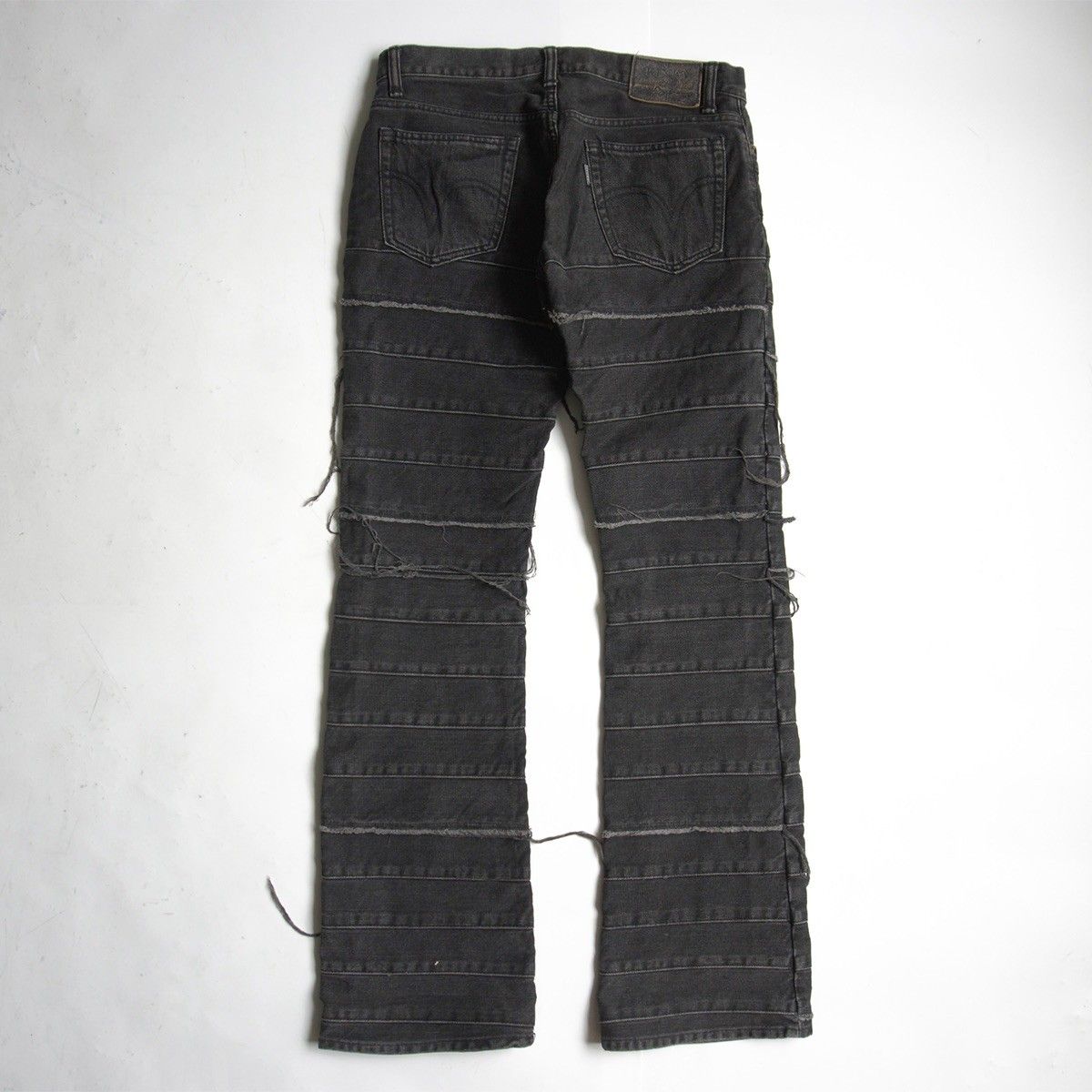 HYSTERIC GLAMOUR ブーツカットデニム　ウミヘビ　31inch アーカイブ】 HYSTERIC GLAMOUR【ウミヘビ ツギハギ ブラックデニム】L