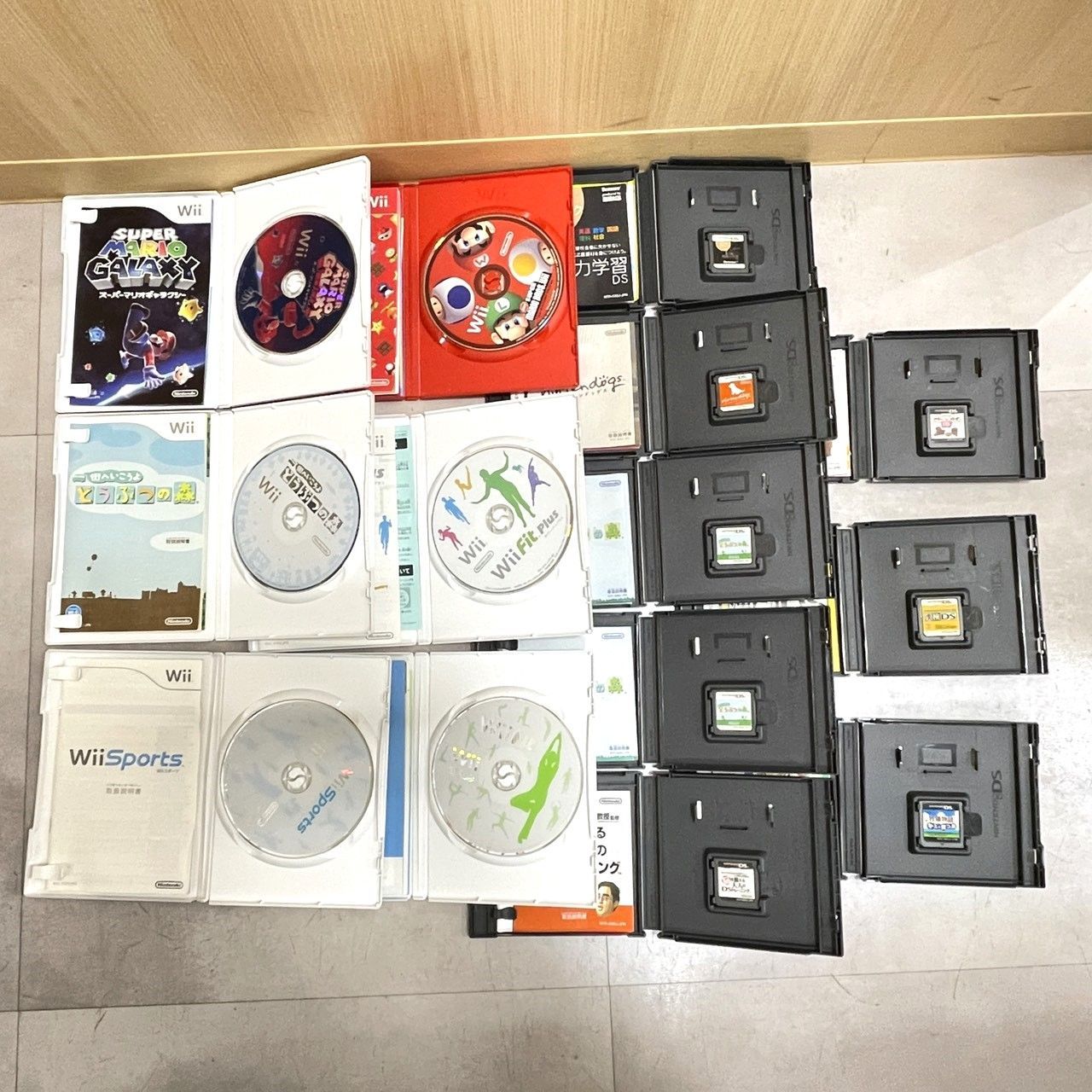 ☆Nintendo 任天堂 Wii WiiFit DS DSLite 本体 Wii用ソフト6本 DS用