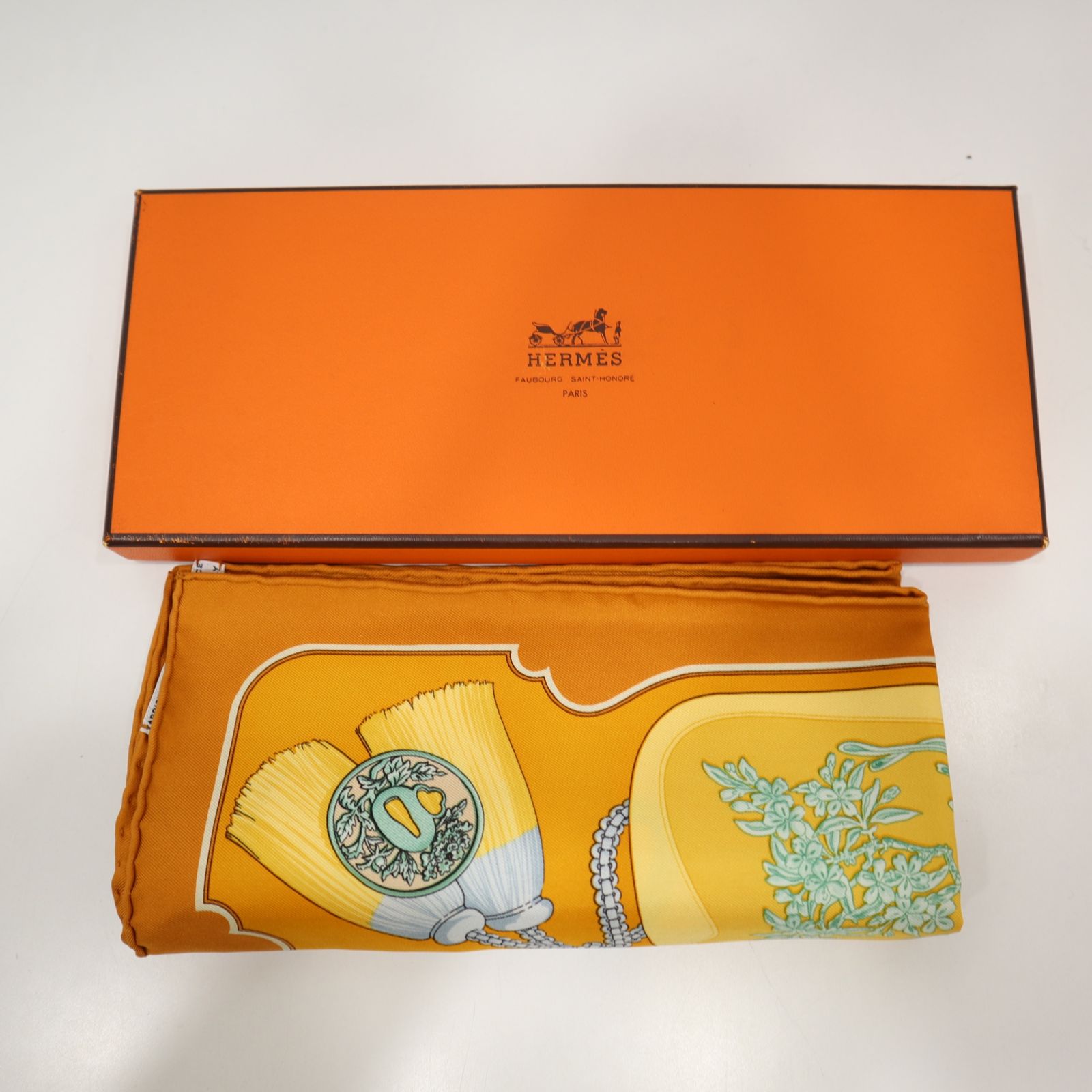 HERMES エルメス カレ45 TSUBAS 鍔 オレンジ シルク100％ 服飾小物 箱
