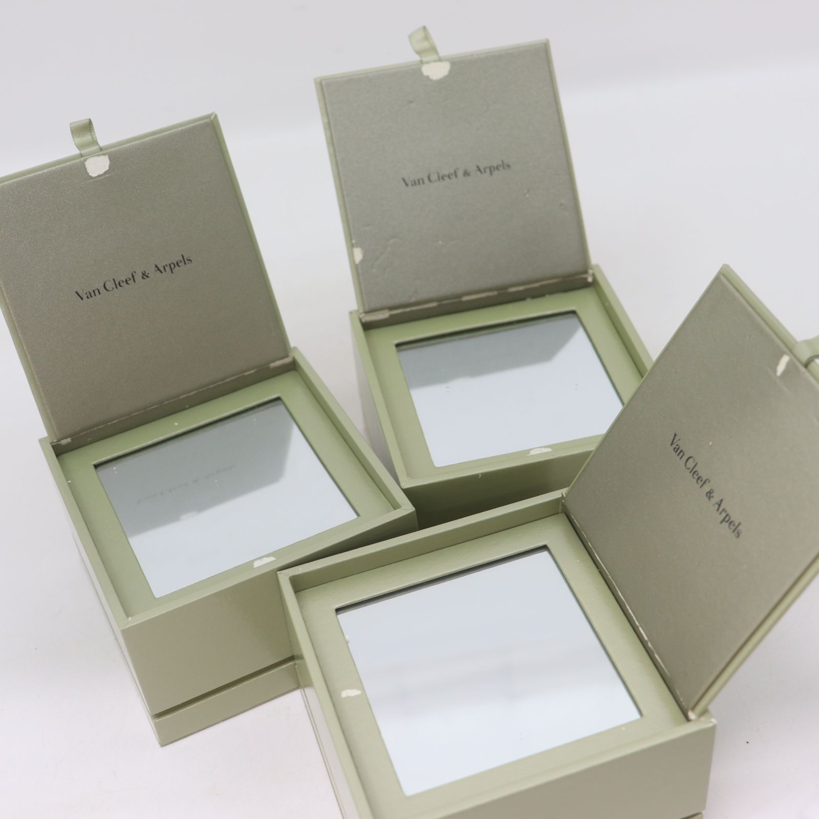 ITCXIAL84R7Y Van Cleef & Arpels ヴァンクリーフ＆アーペル 箱