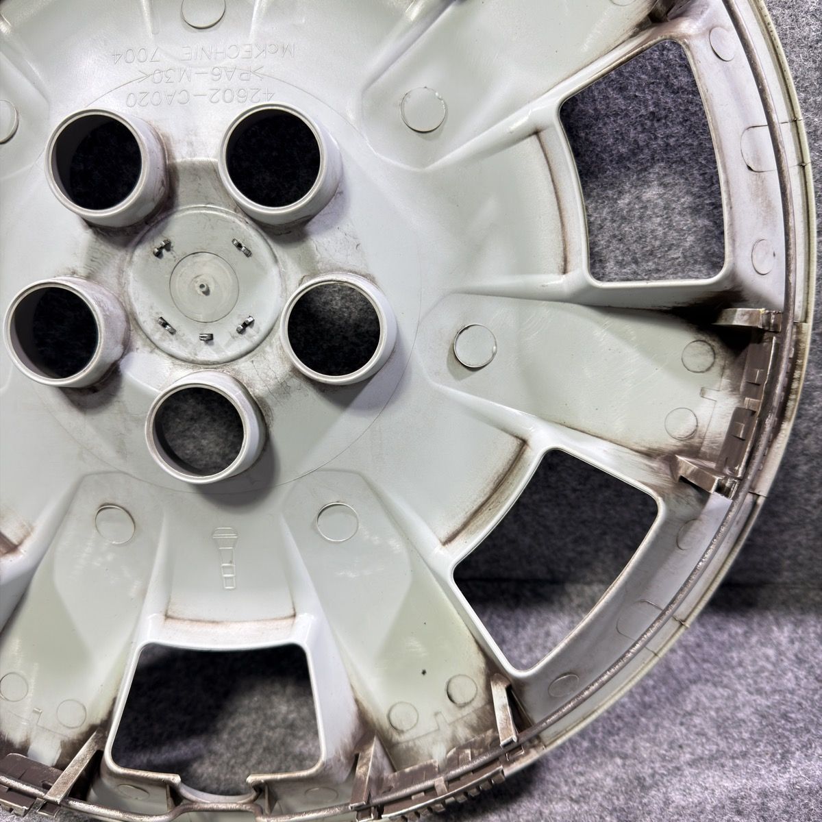 中古】トヨタ アベンシス 純正 16インチ ホイールキャップ 1枚 42602