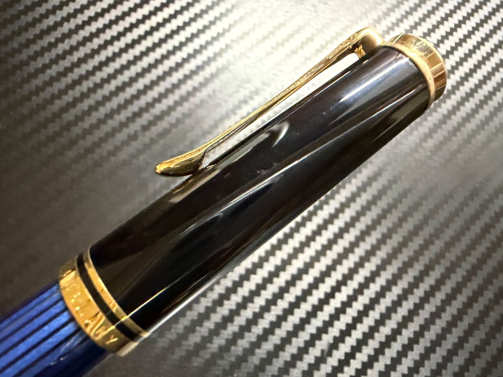 送料込み ペリカン ローラーボール スーベレーン 青縞 美品 ペリカン pelikan スーベレーン R400 青縞 ローラーボール - メルカリ