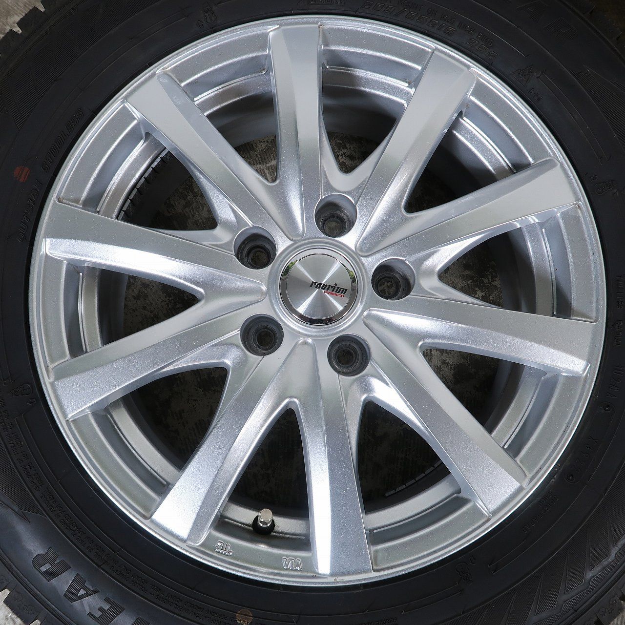 社外アルミ 205/65R16 ヤリスクロス RD4/5 CR-V セレナ