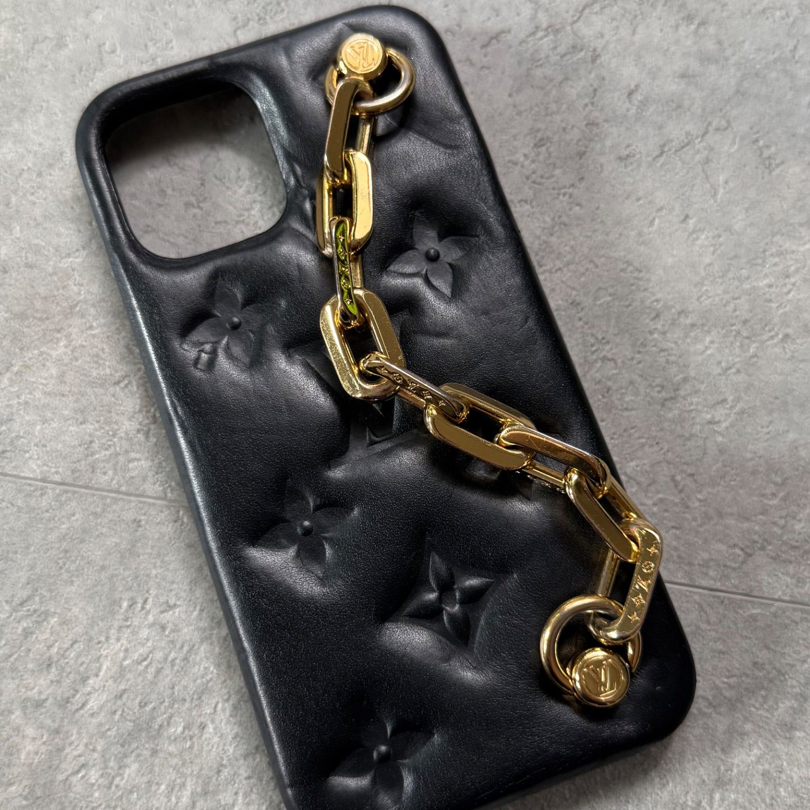 ルイヴィトン iPhone12/12Pro クッサン ケース 黒・金 - メルカリ