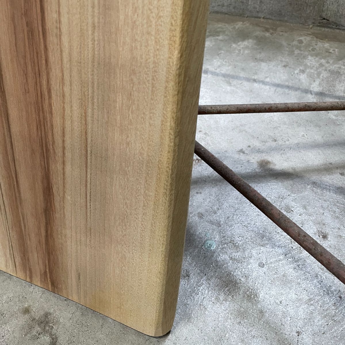 国産楠 一枚板 耳付き 長さ45cm×幅29～30cm×厚み2cm サンダー仕上げ