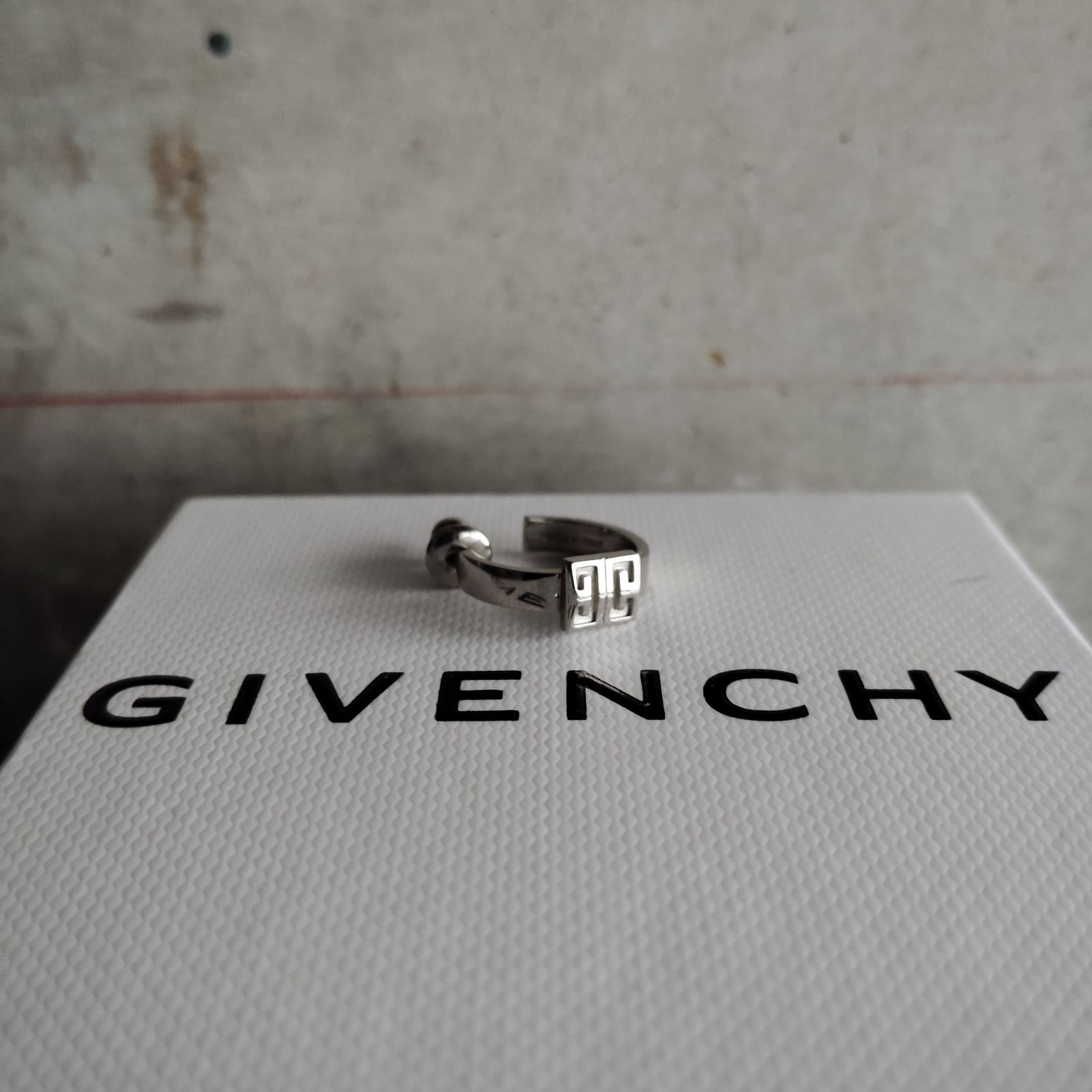 GIVENCHY 4Gモノグラム フープピアス シルバー 片耳 ジバンシー - メルカリ