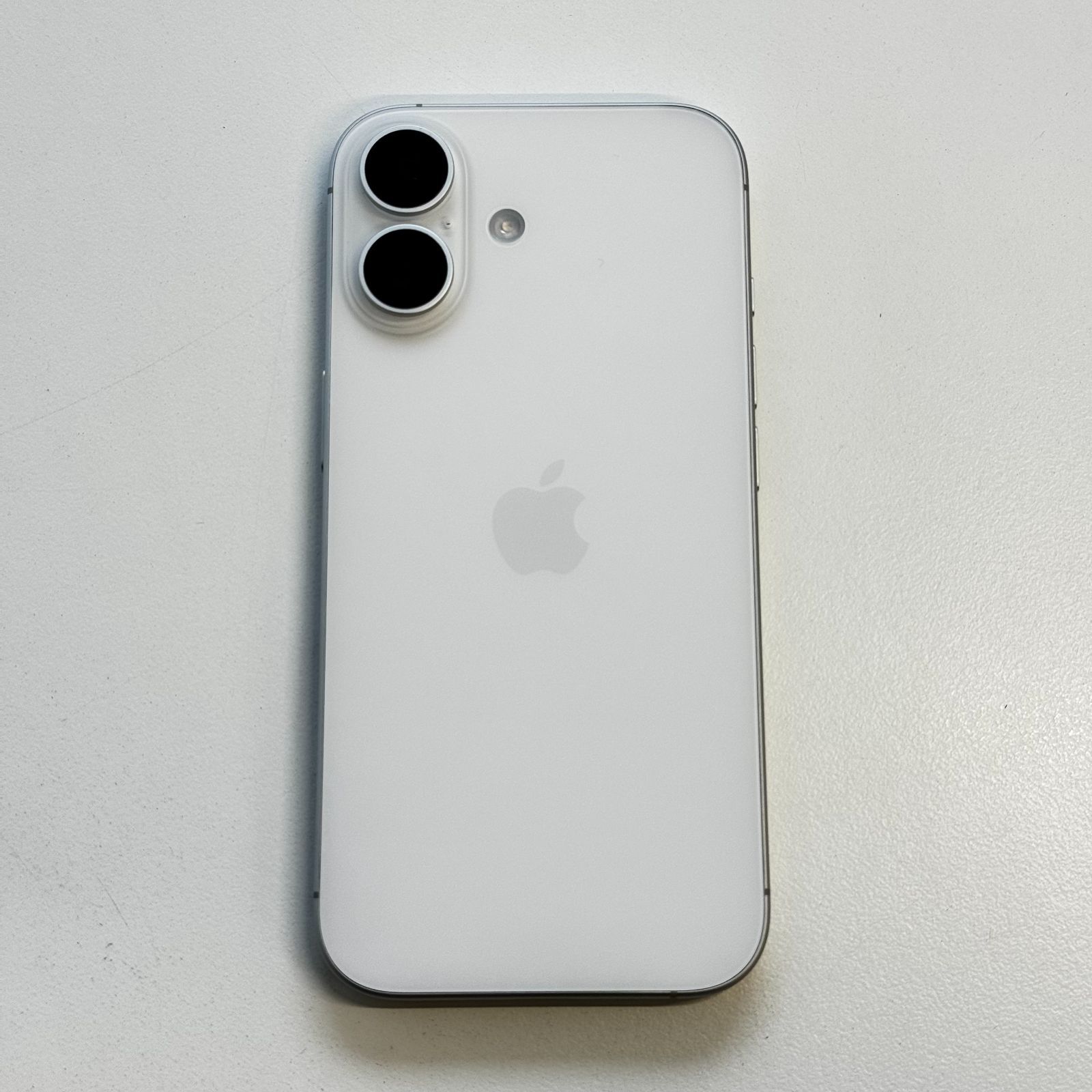 新古品】iPhone17 256GB ホワイト バッテリー最大容量100