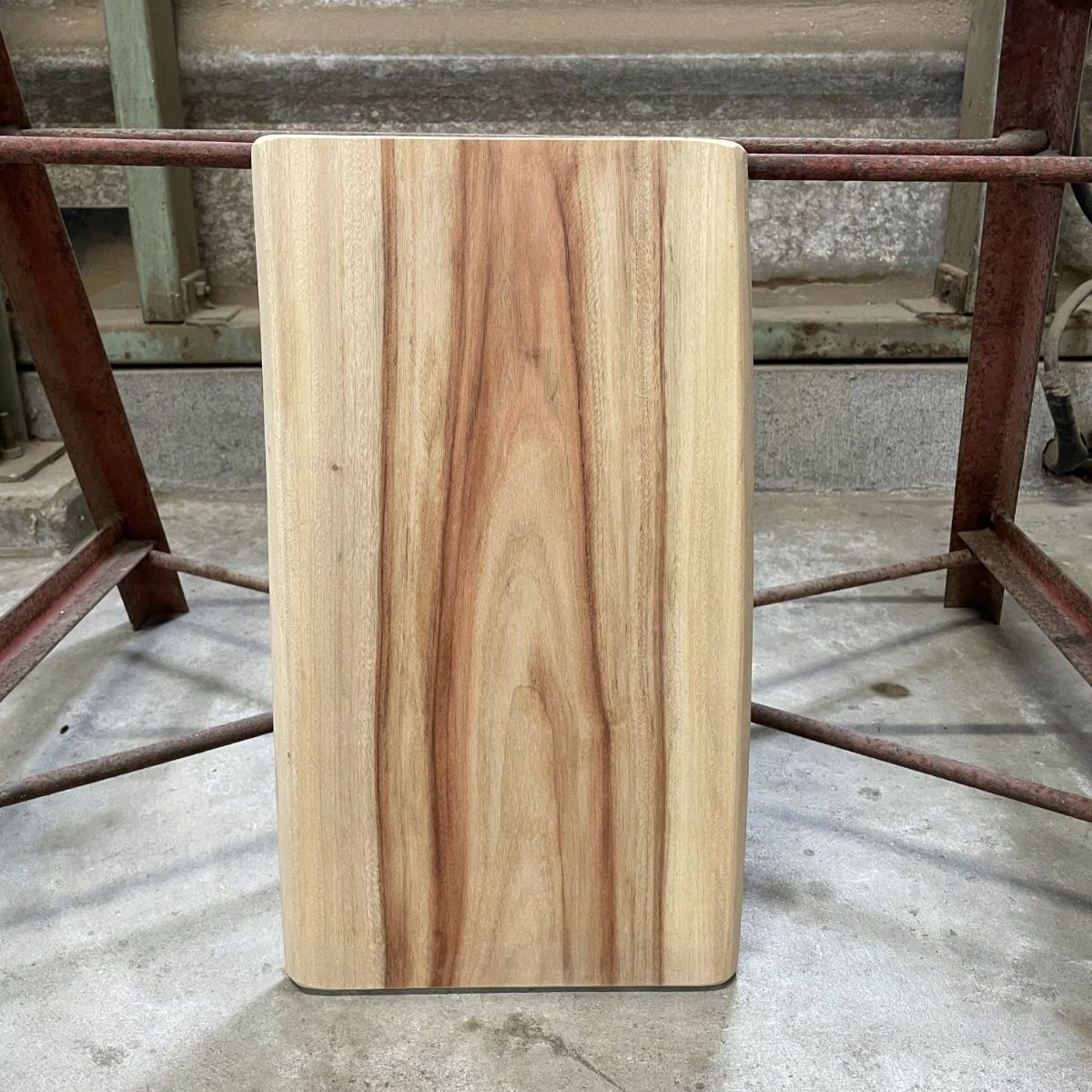 国産楠 一枚板 耳付き 長さ45cm×幅25.5～26cm×厚み2cm サンダー仕上げ