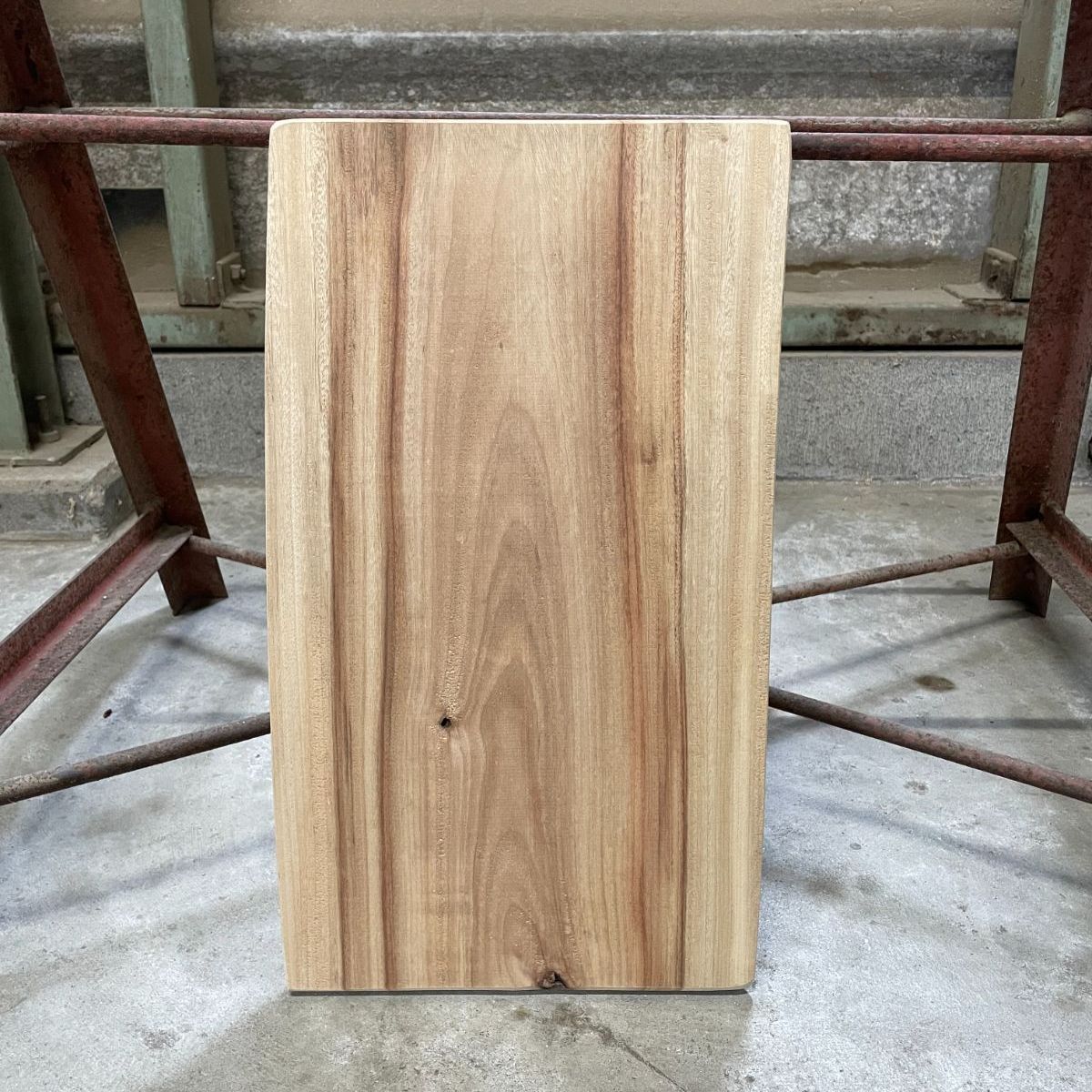 国産楠 一枚板 耳付き 長さ45cm×幅25.5～26cm×厚み2cm サンダー仕上げ