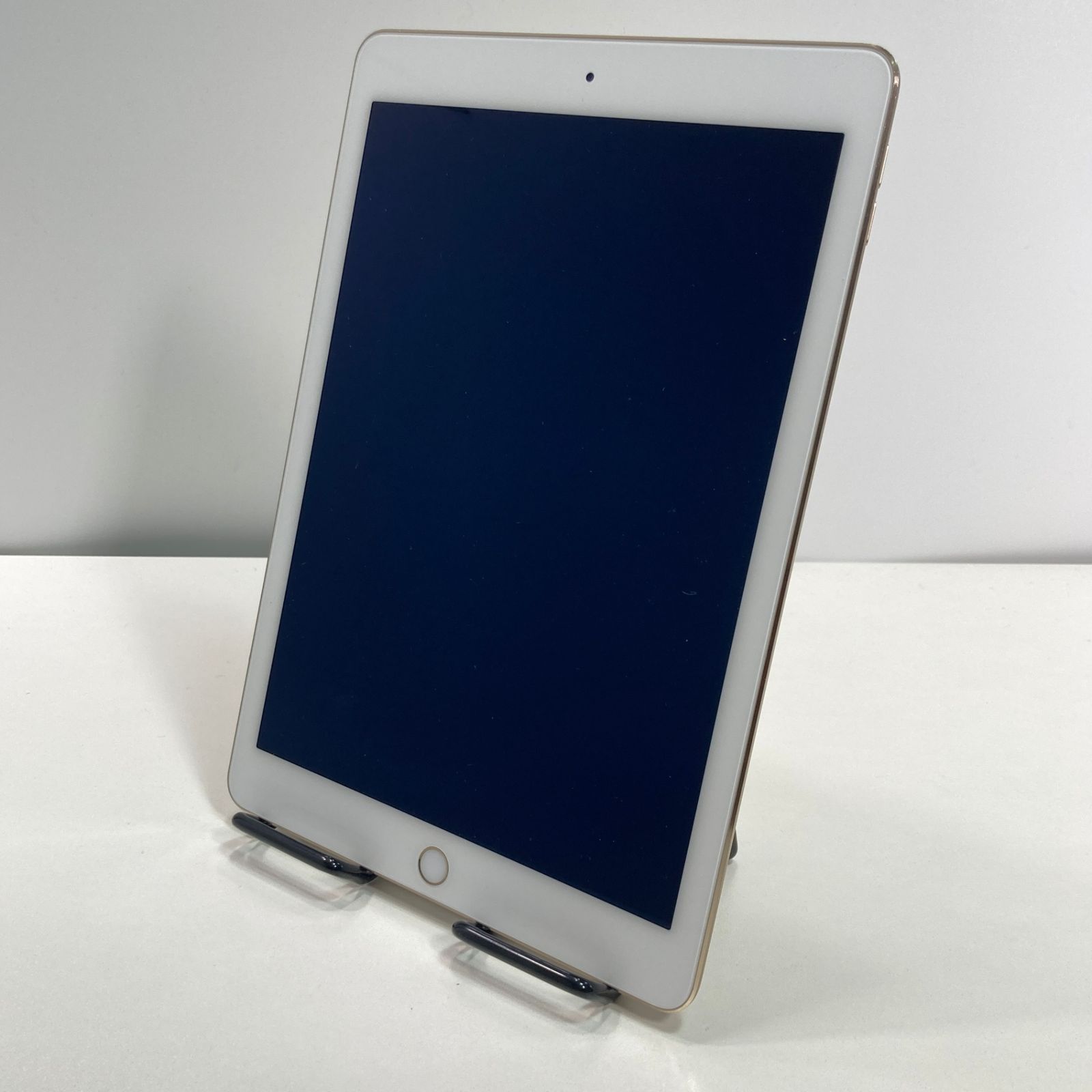 中古】iPad Air 2 16GB ゴールド Wi-Fi+Cellular - メルカリ