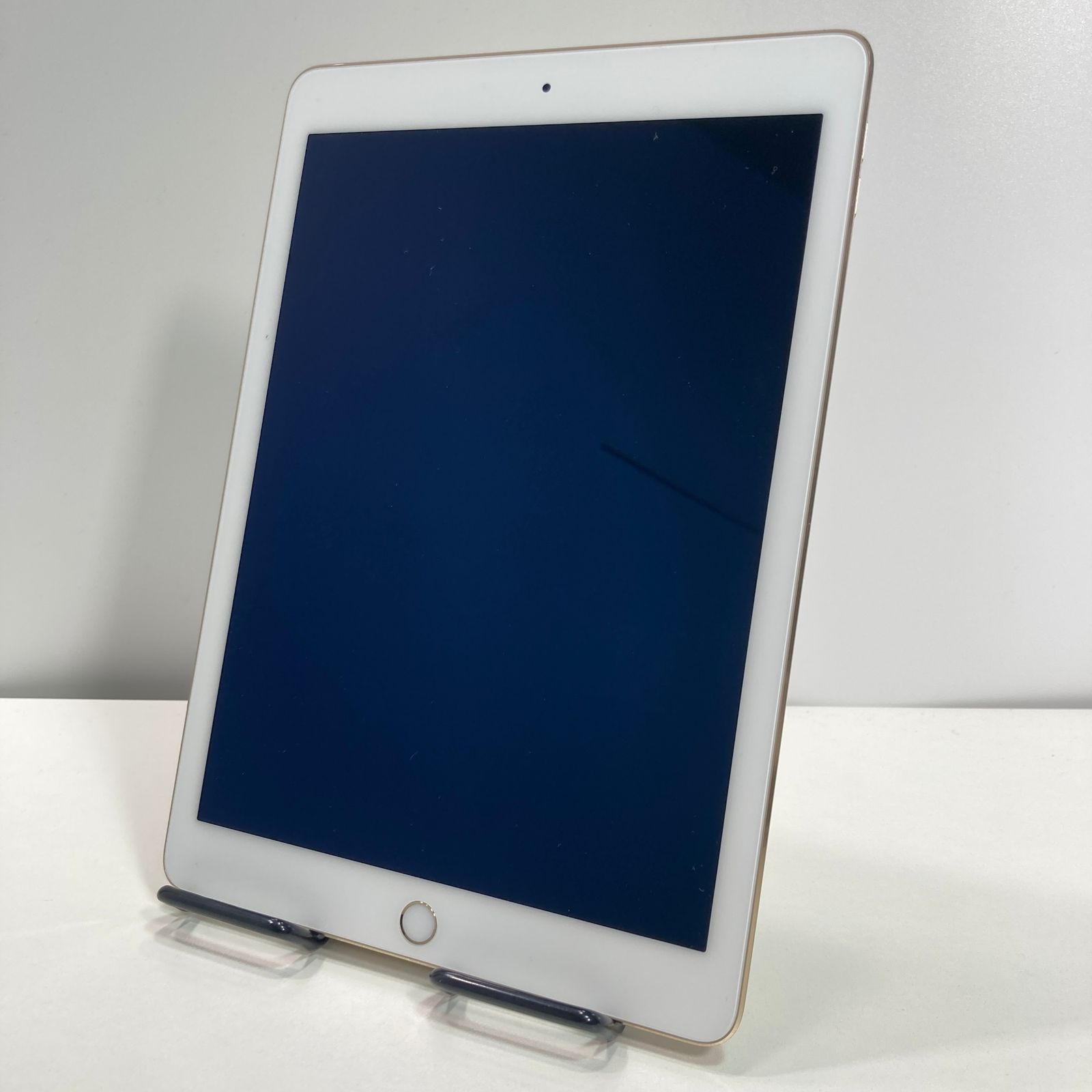 中古】iPad Air 2 16GB ゴールド Wi-Fi+Cellular - メルカリ