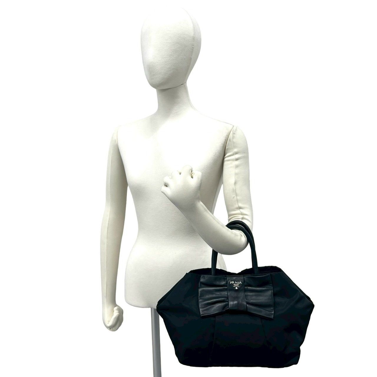 【美品】 プラダ トートバッグ リボン ロゴ金具 テスート ネロ ゴールド金具 極 美品 PRADA プラダ ロゴ 金具 テスート ナイロン リボン モチーフ