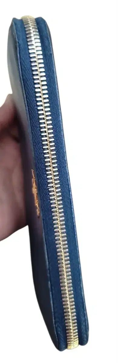 PRADA サフィアーノ ジッパー 長財布 ネイビー - メルカリ