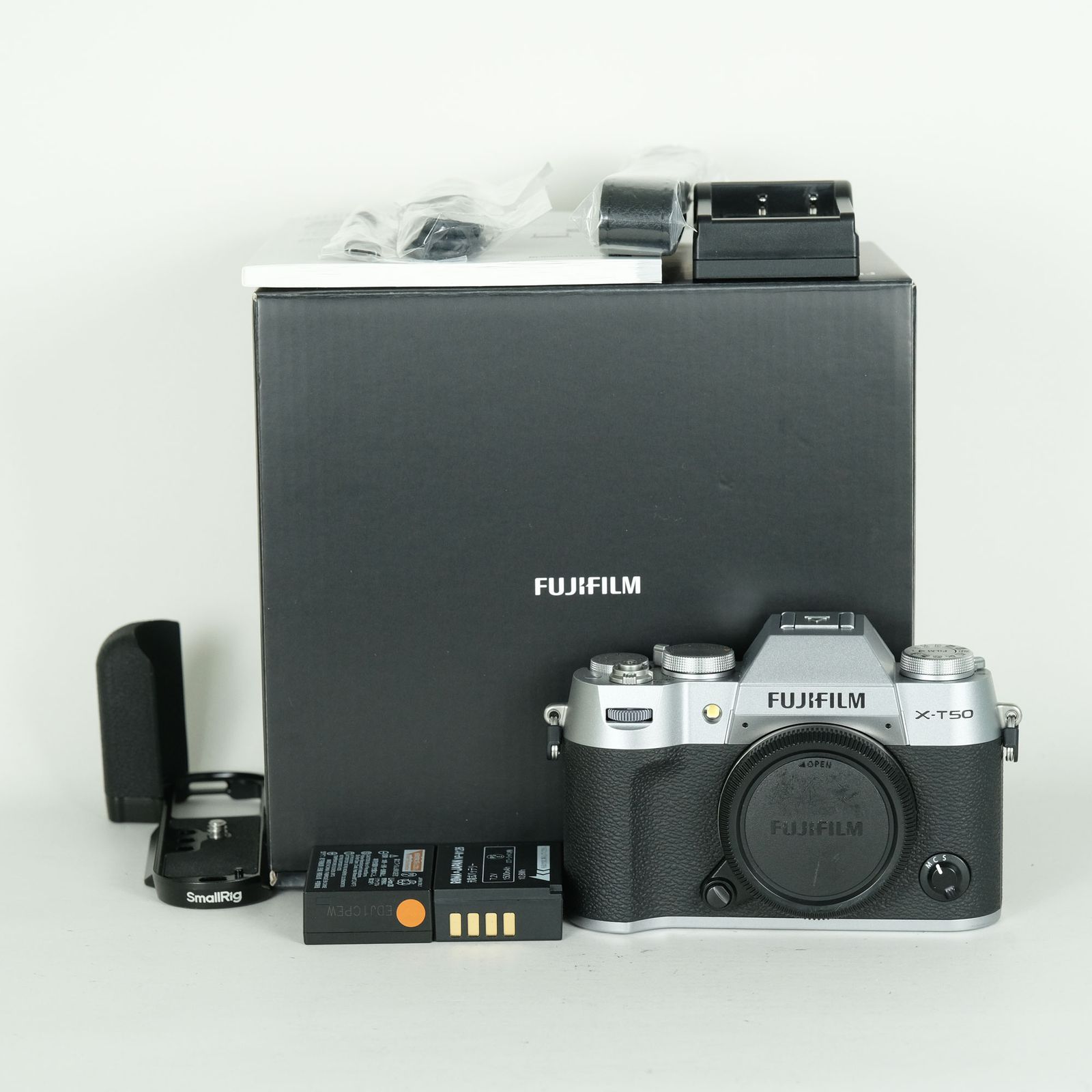 [美品 | シャッター数4,210回｜グリップ付] FUJIFILM X-T50 [ボディ シルバー] | FUJIFILM Xマウント